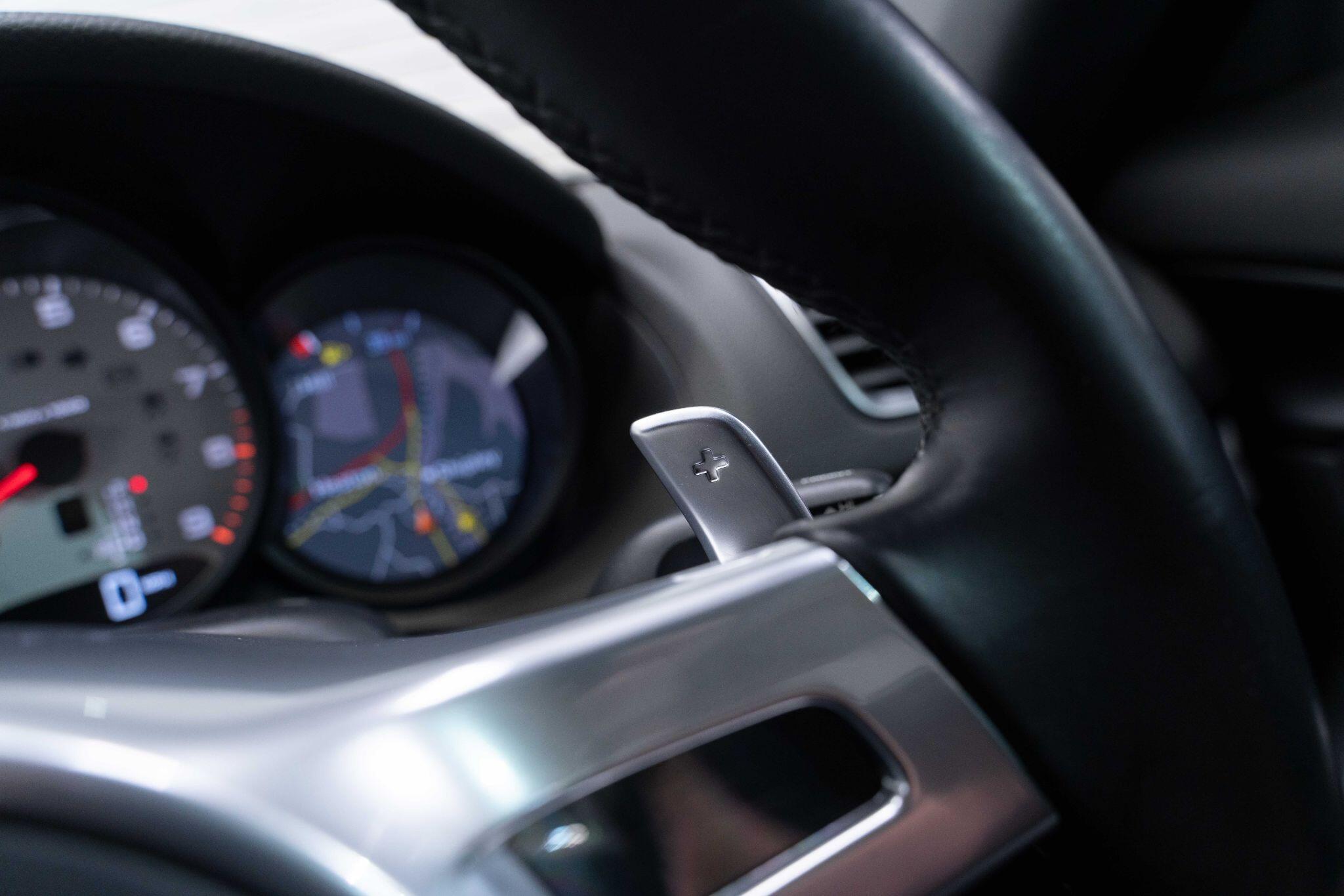 Porsche Cayman - Image 32