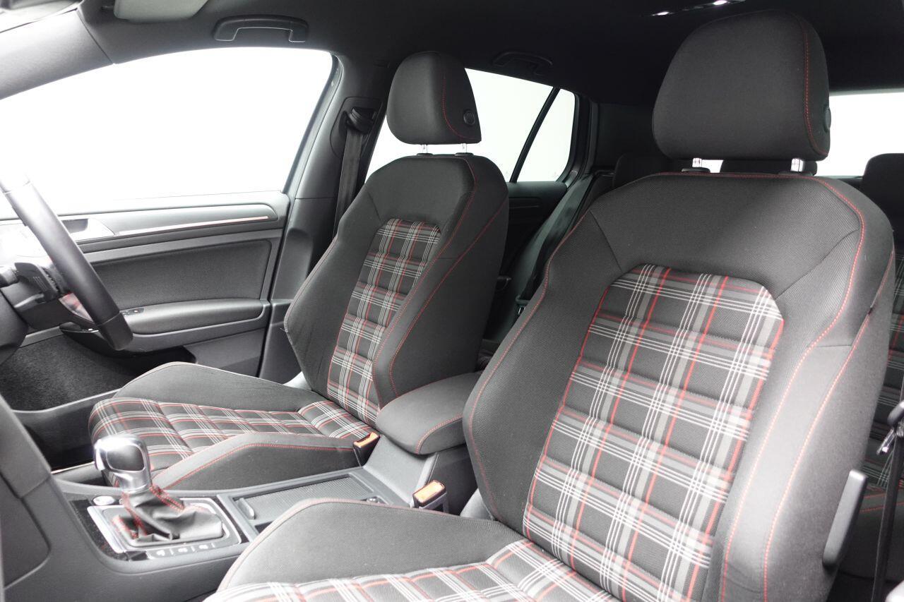 Volkswagen Golf - Image 18