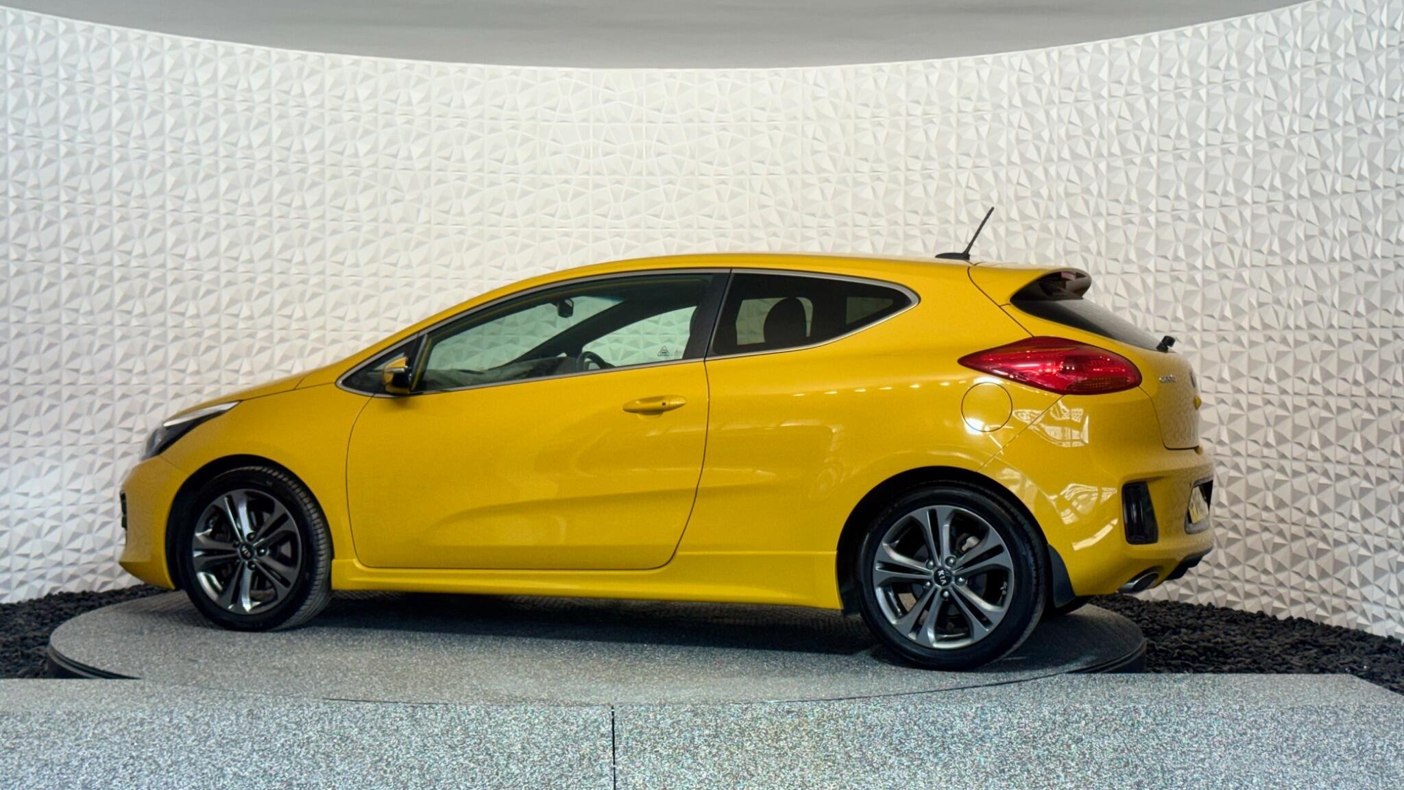 Kia ProCeed - Image 14