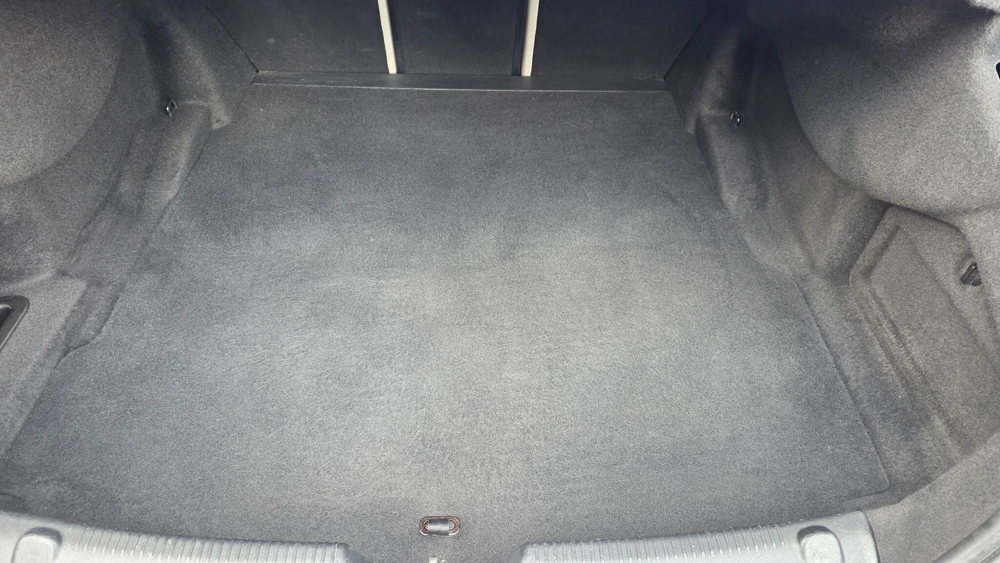 Jaguar XE - Image 38