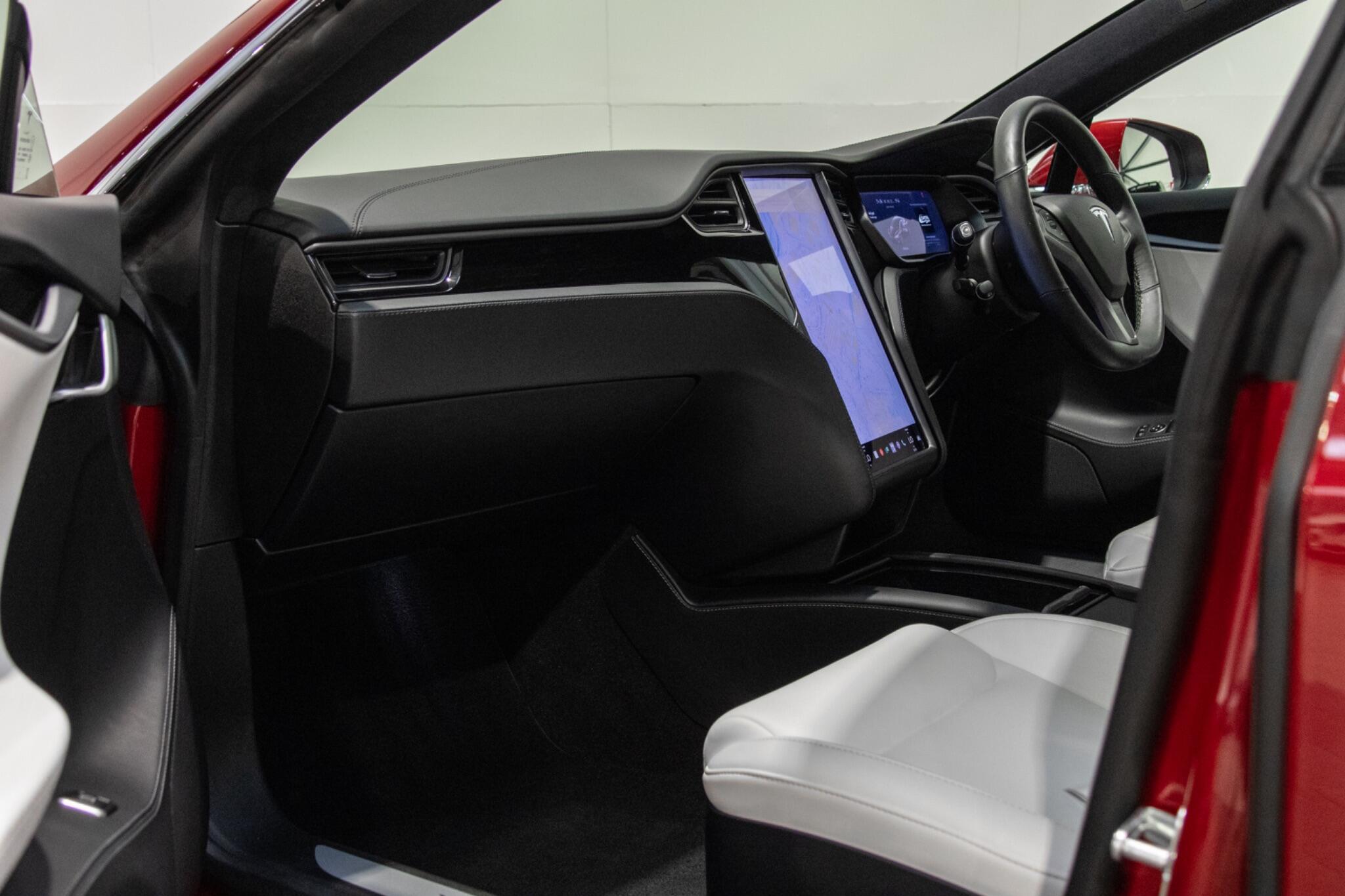 Tesla Model S - Image 12