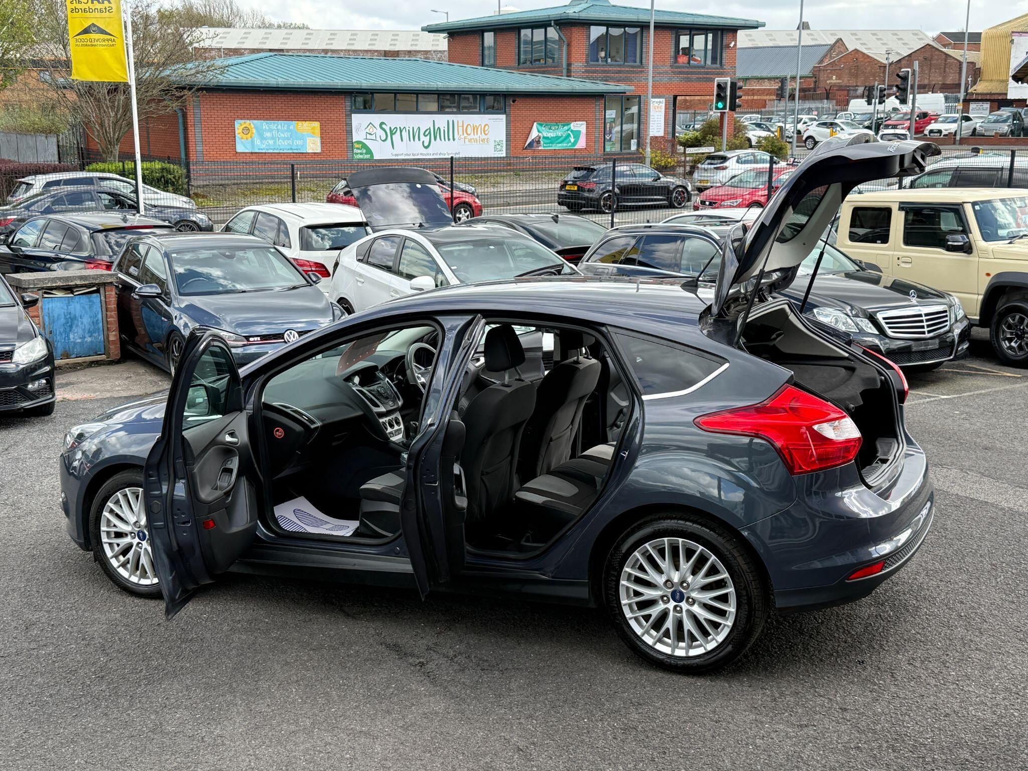 Ford Focus - Image 22