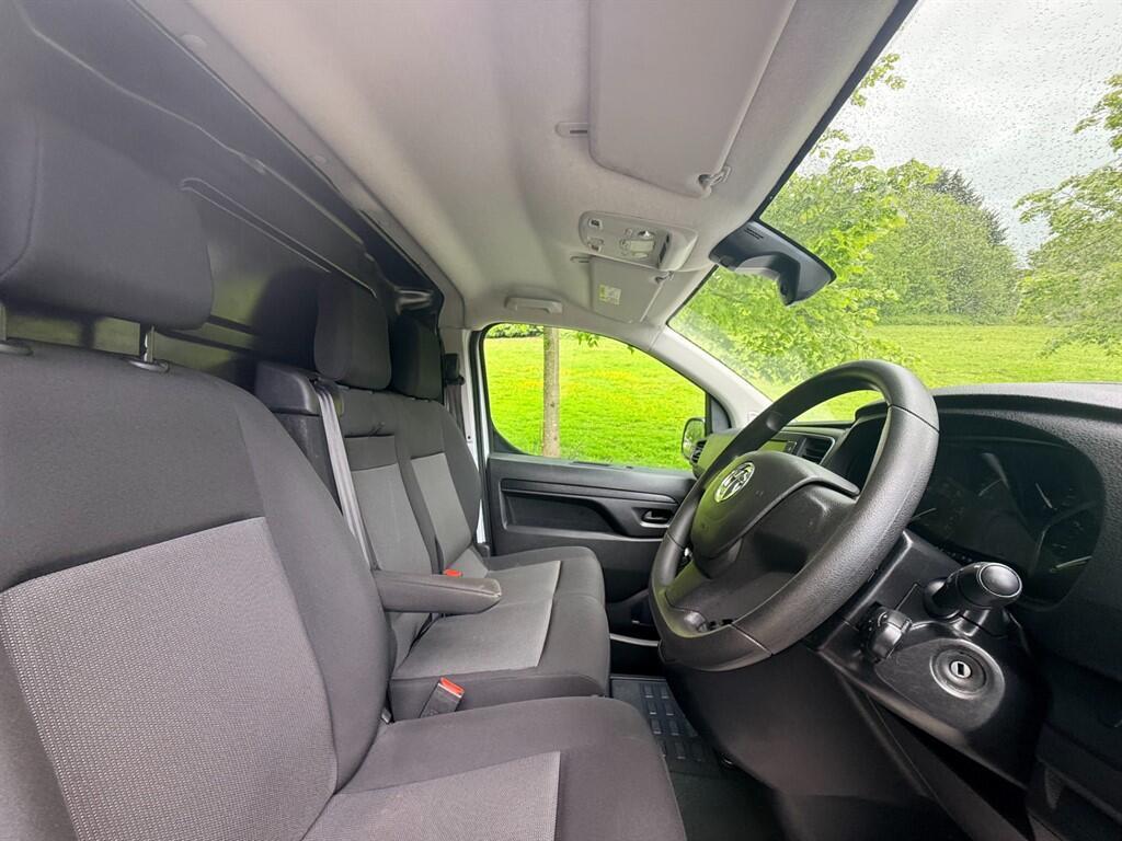 Vauxhall Vivaro - Image 16