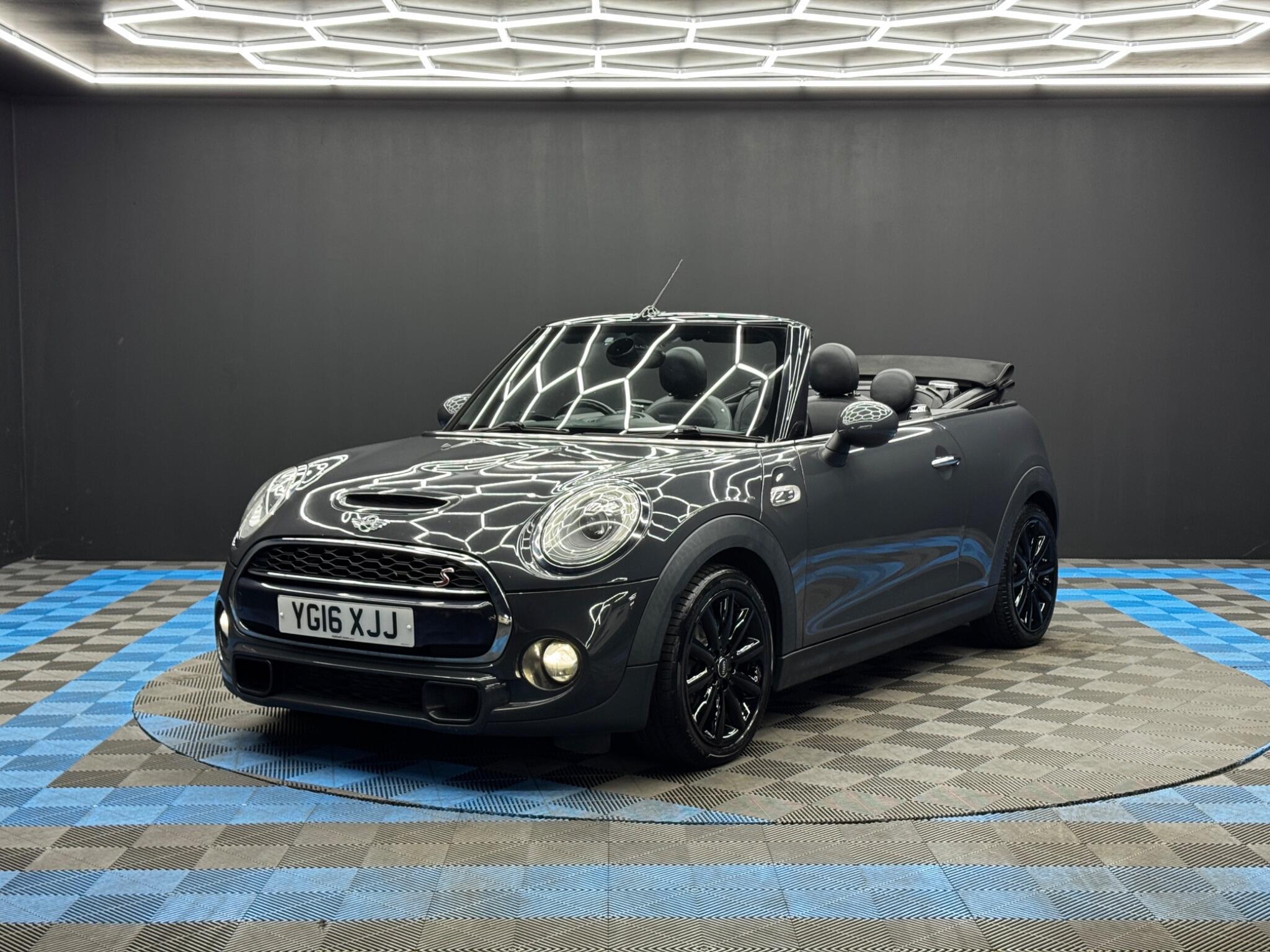 MINI Convertible - Image 3