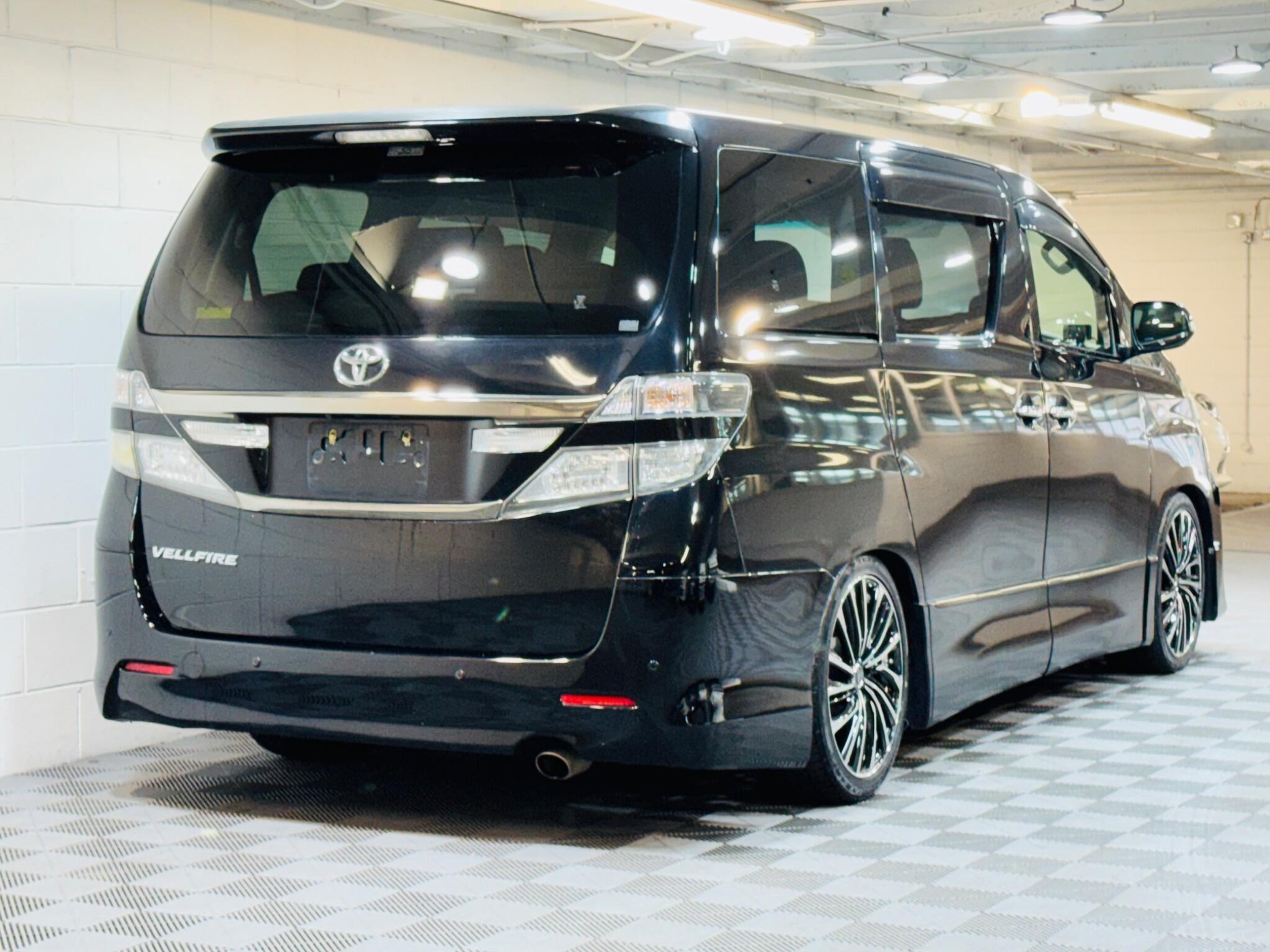 Toyota Vellfire - Image 5