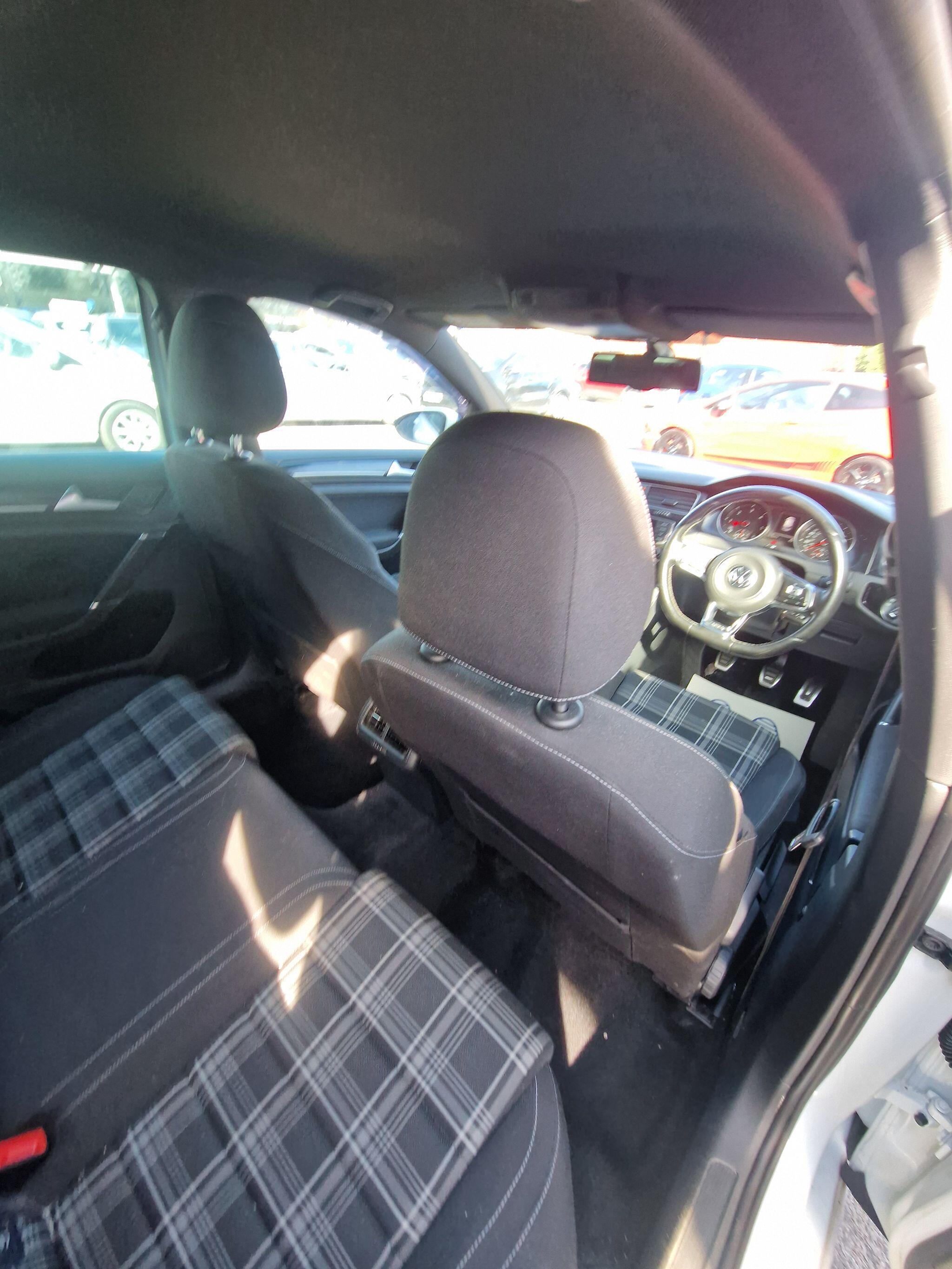 Volkswagen Golf - Image 45