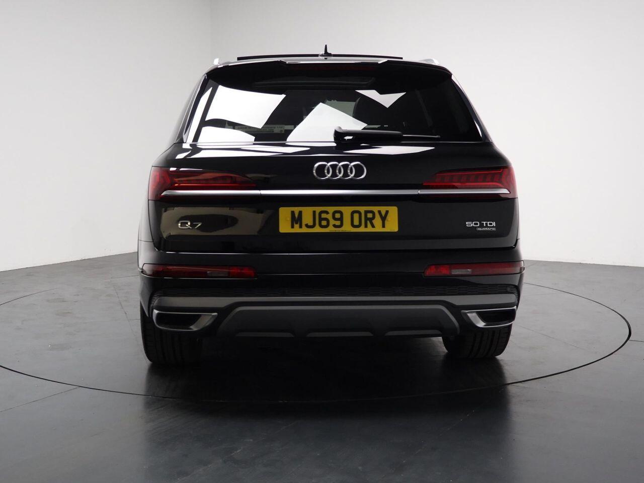 Audi Q7 - Image 11