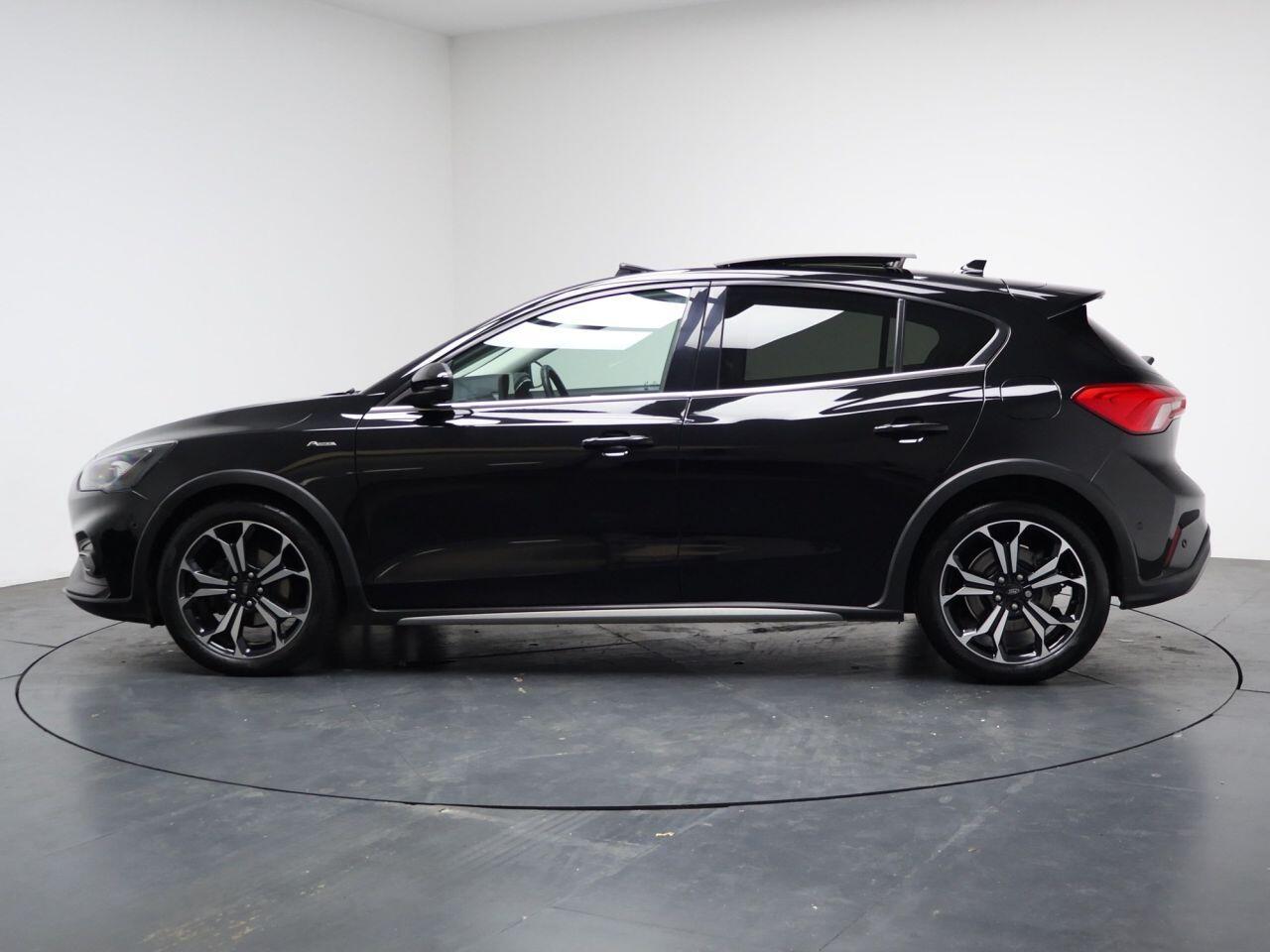 Ford Focus - Image 8