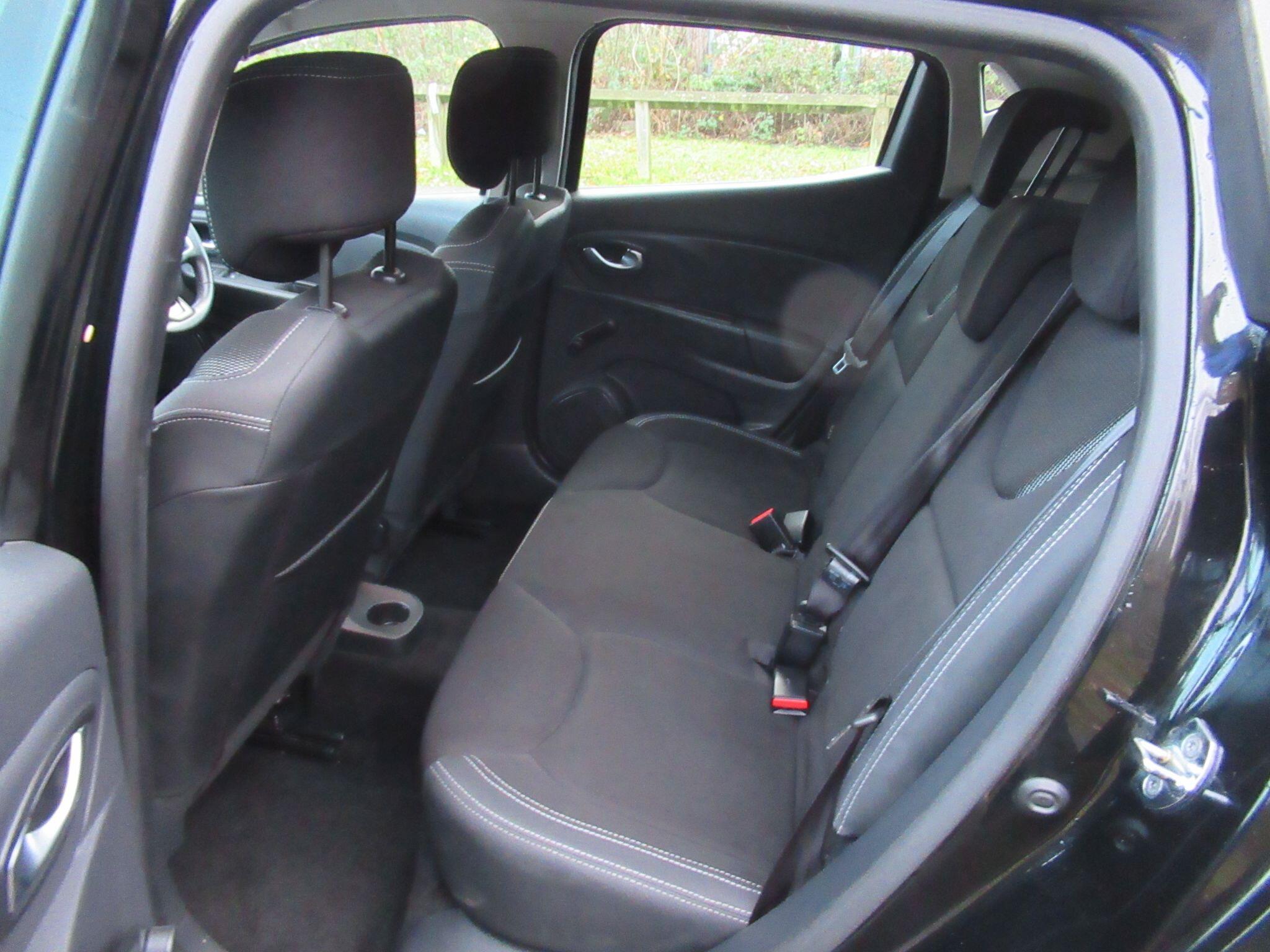 Renault Clio - Image 15