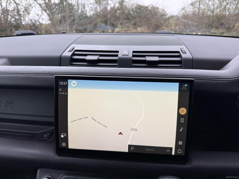 Land Rover DEFENDER 110 - Image 11