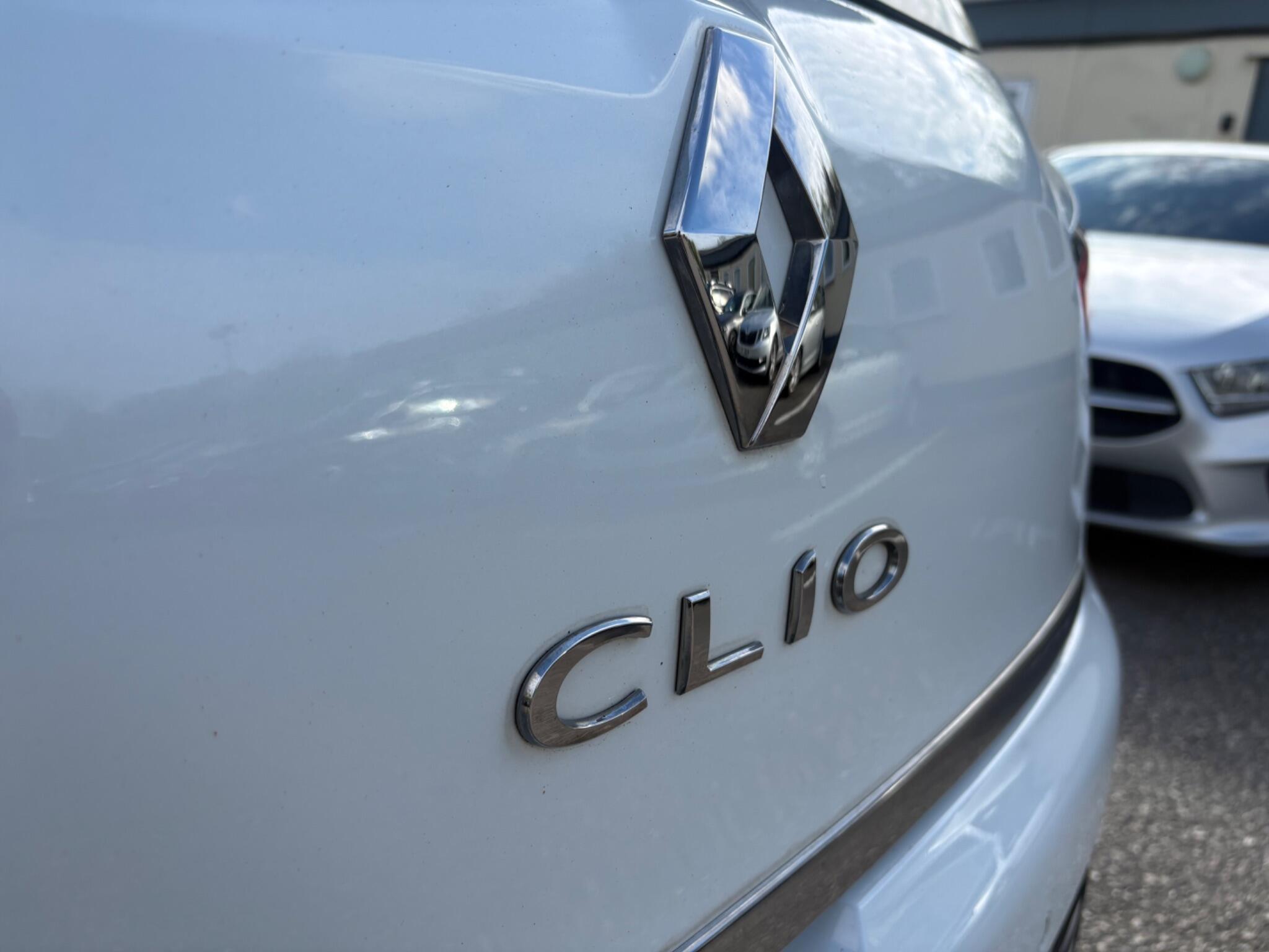 Renault Clio - Image 13