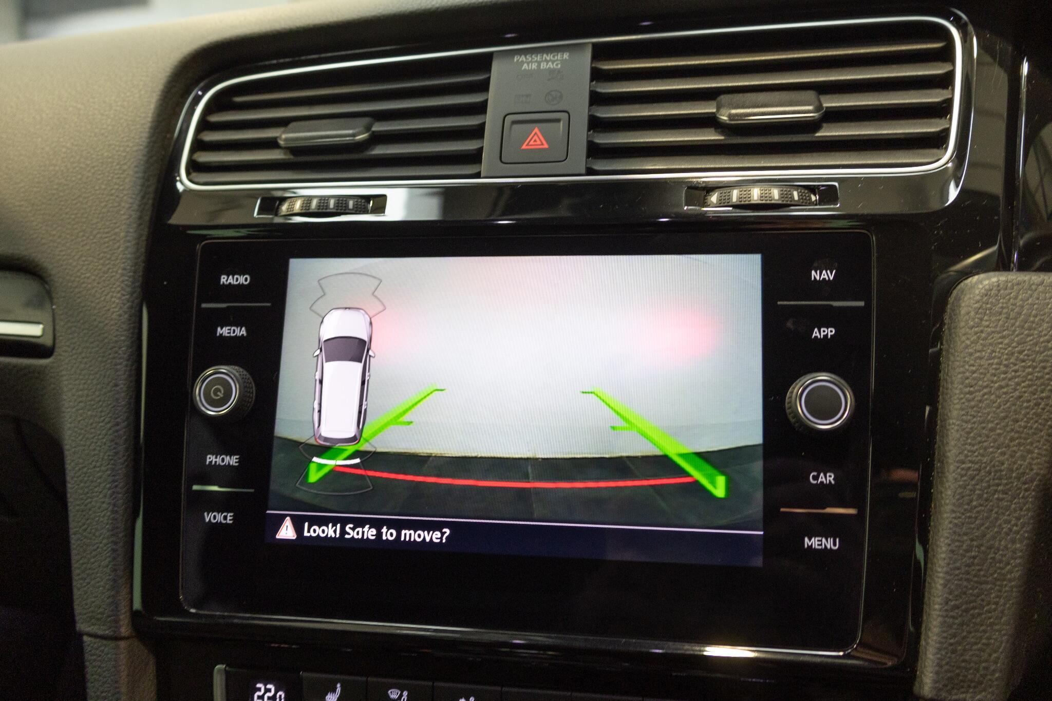 Volkswagen Golf - Image 20