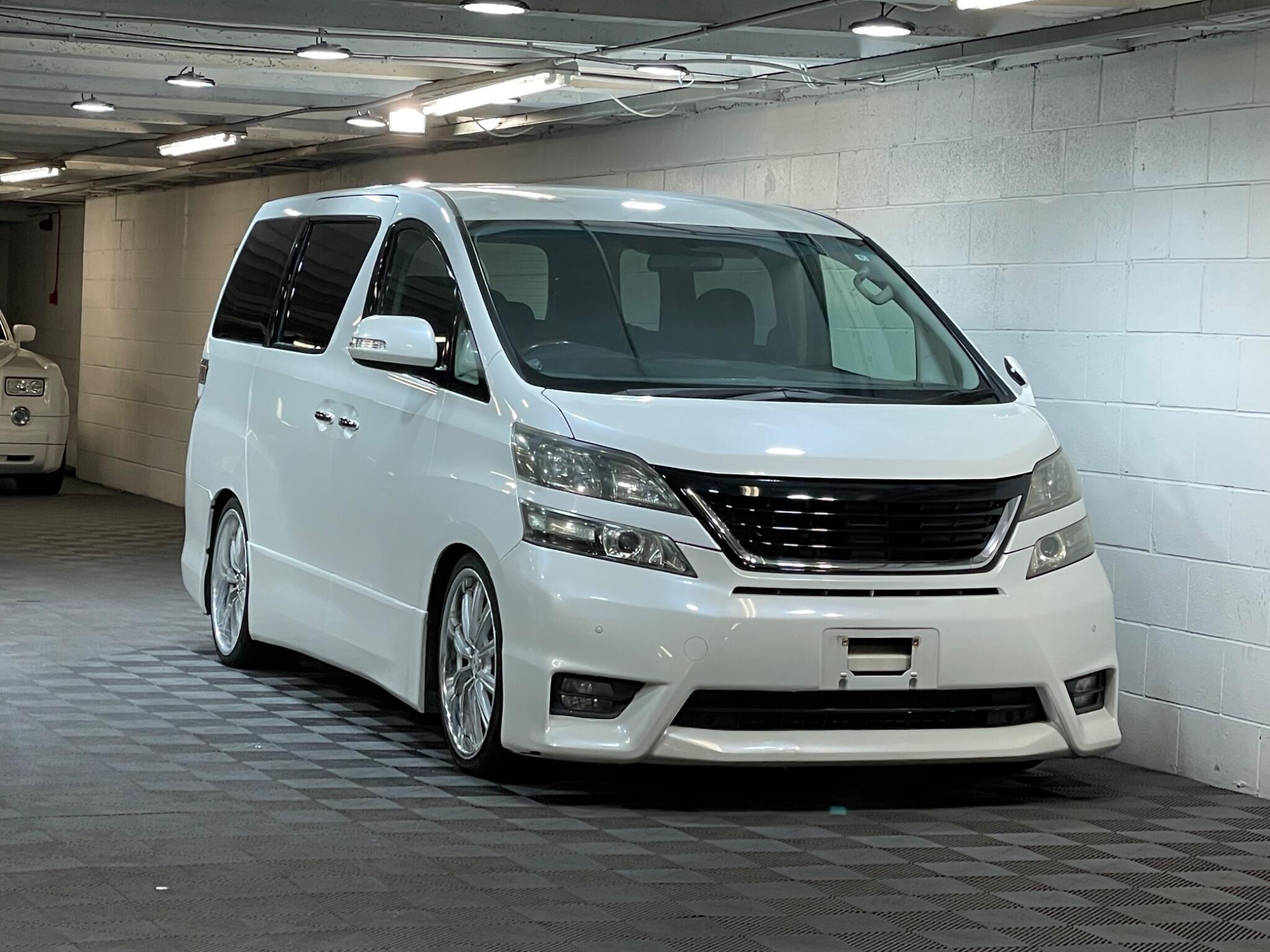 Toyota Vellfire - Image 2