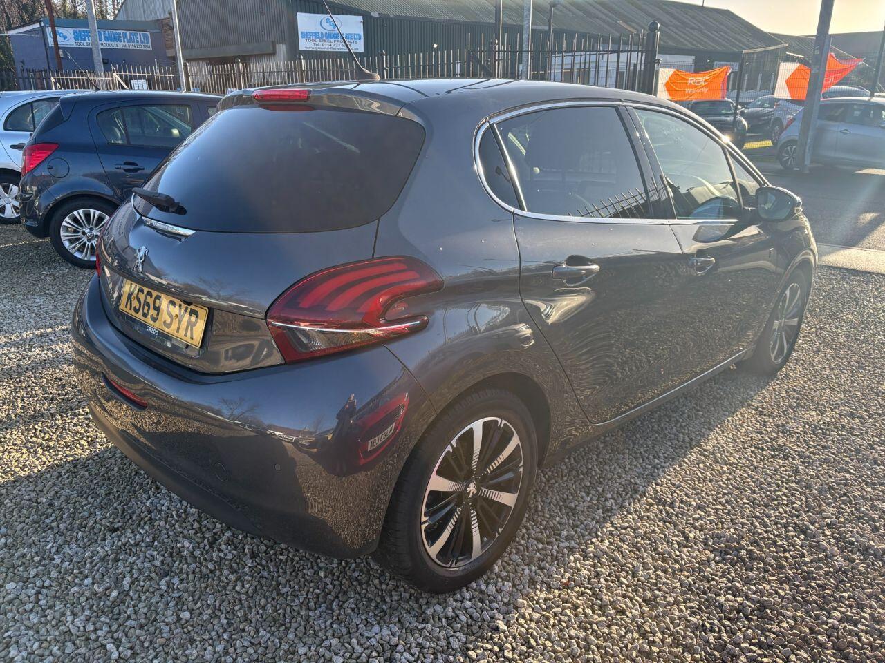 Peugeot 208 - Image 5