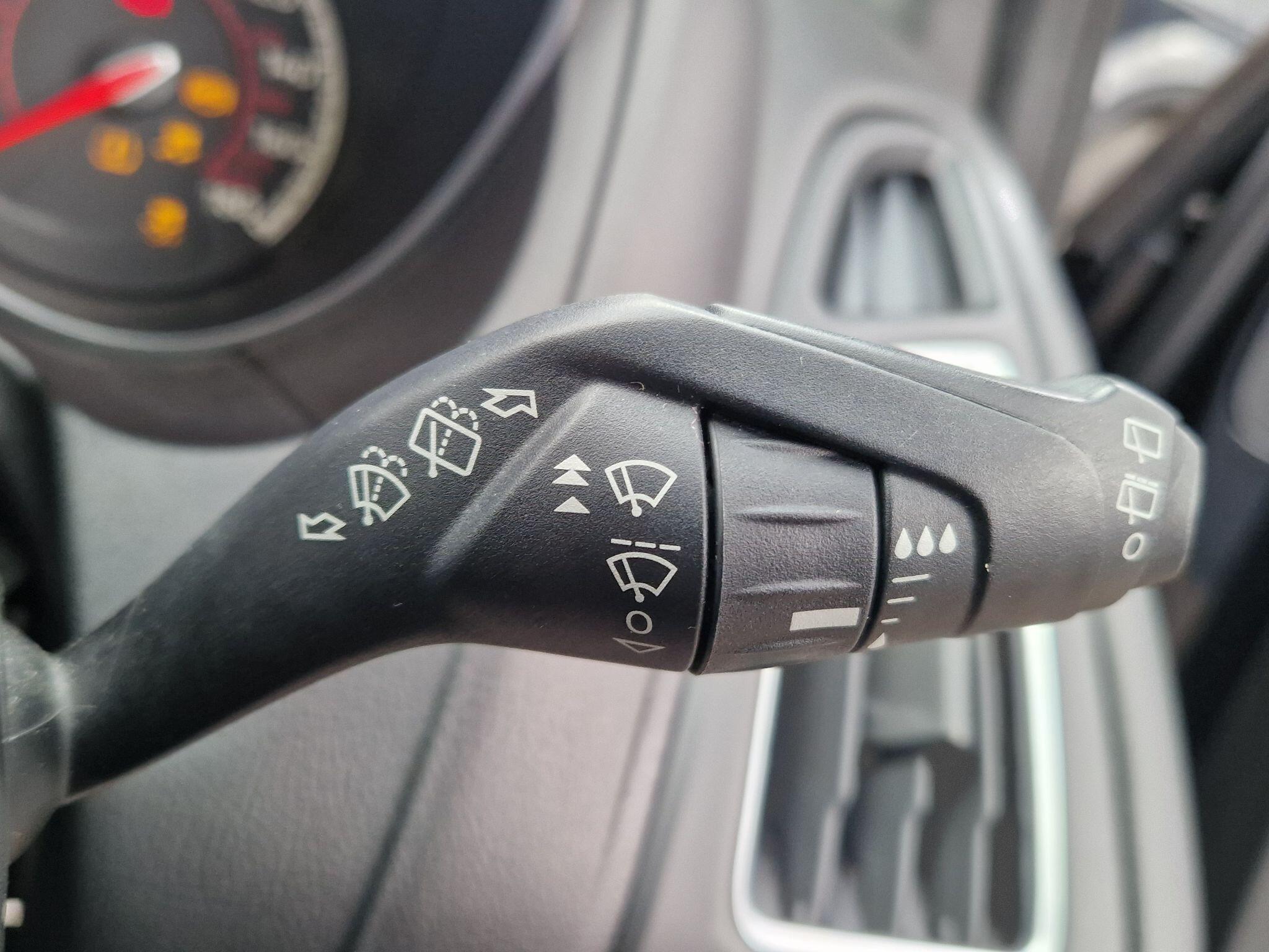 Ford Focus - Image 46