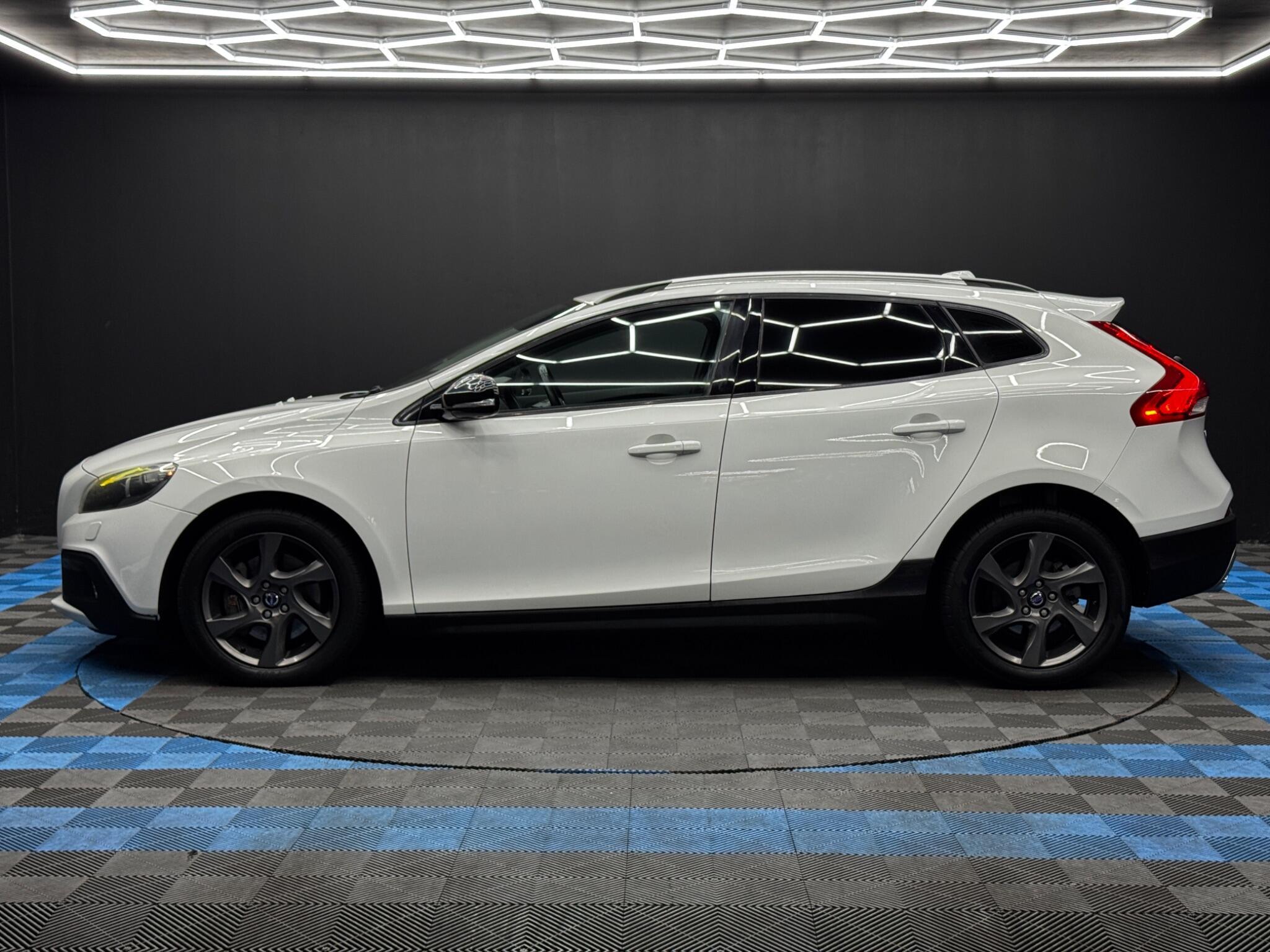 Volvo V40 CROSS COUNTRY - Image 8