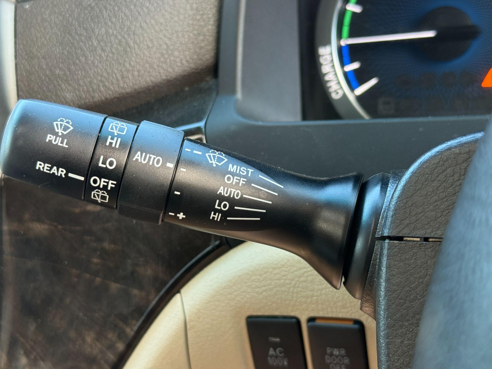 Toyota Alphard - Image 58