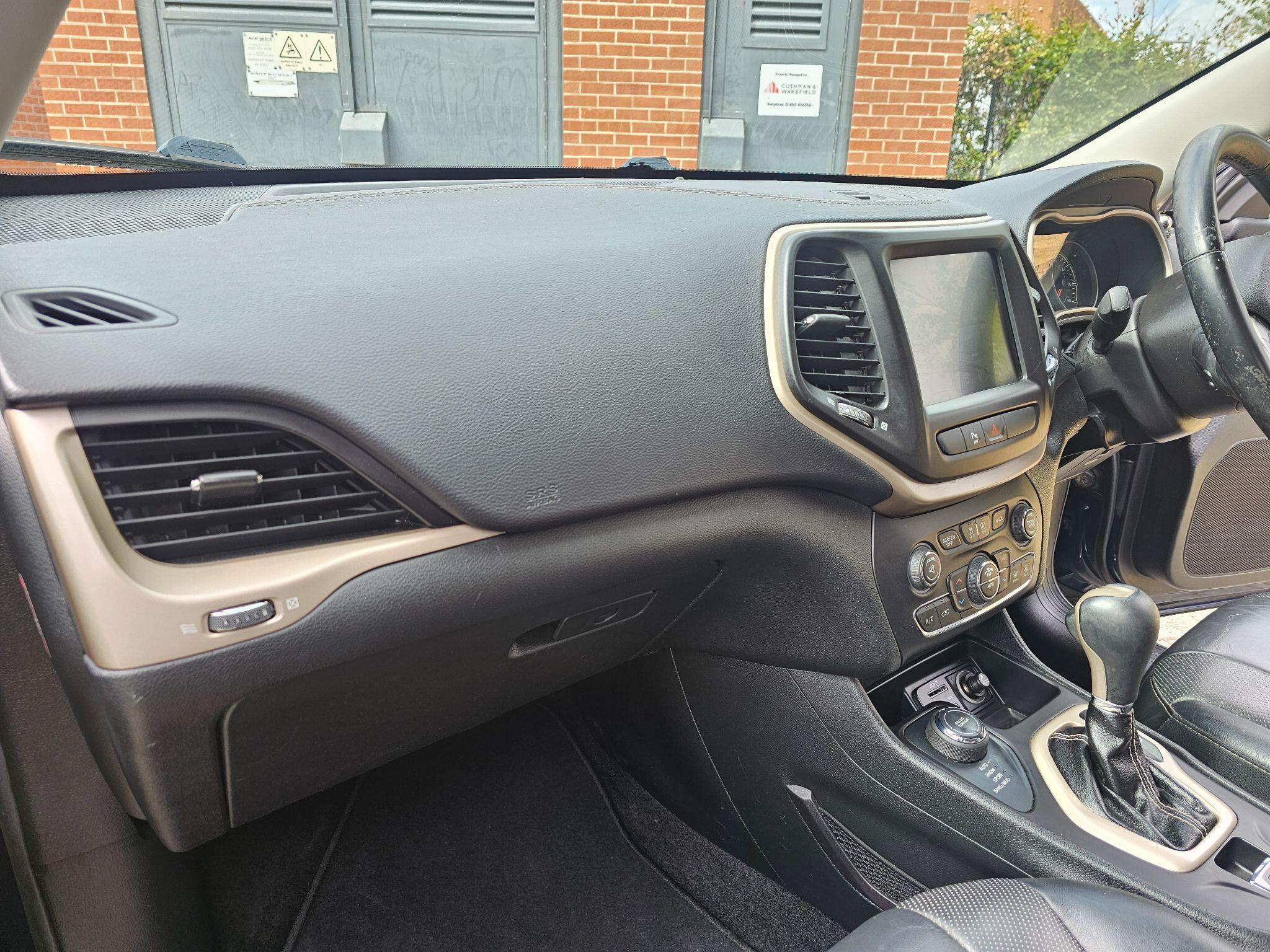 Jeep Cherokee - Image 15