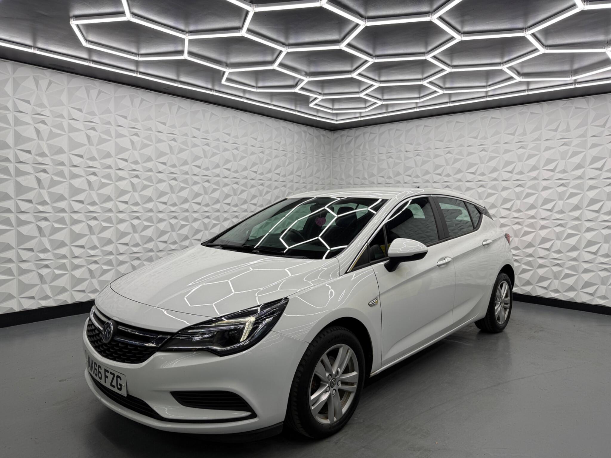 Vauxhall Astra - Image 6
