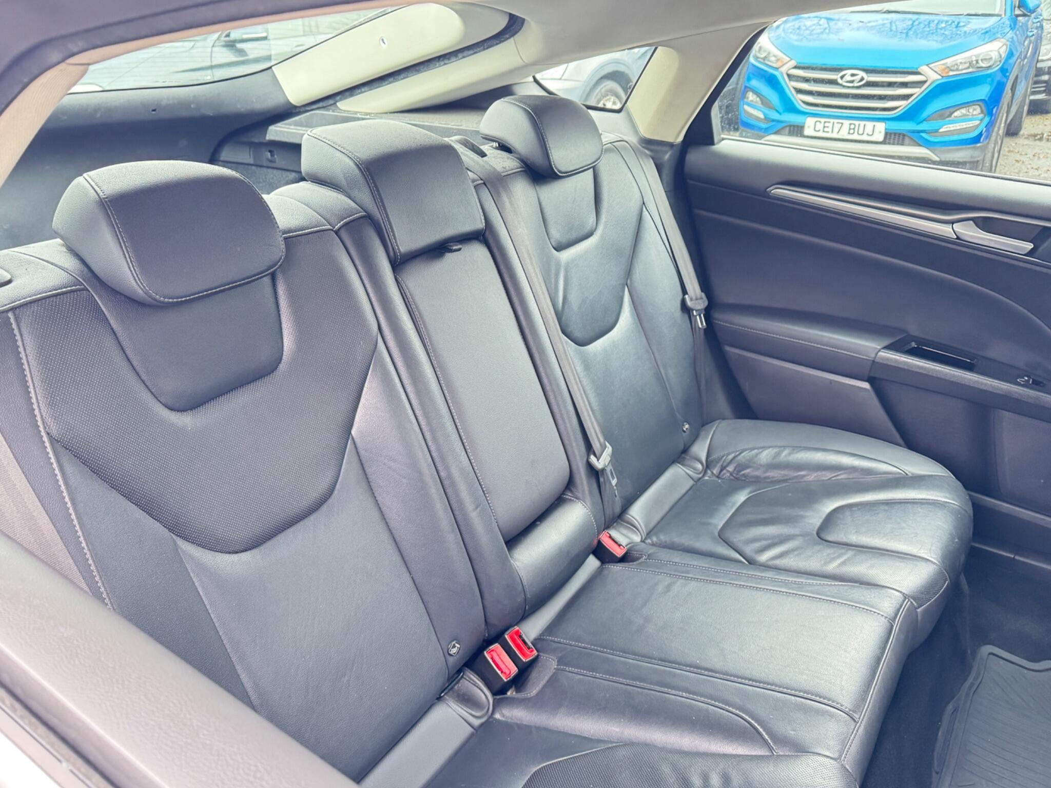 Ford Mondeo - Image 17