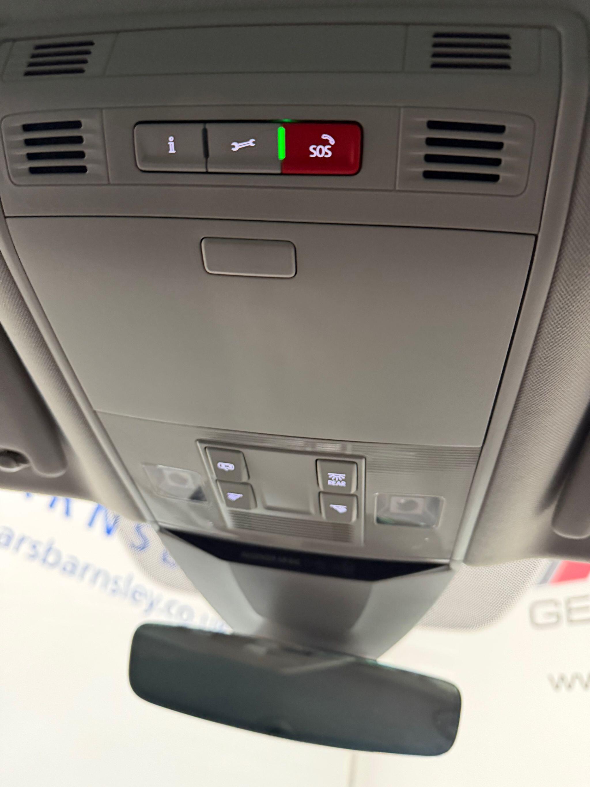 Volkswagen Passat - Image 16