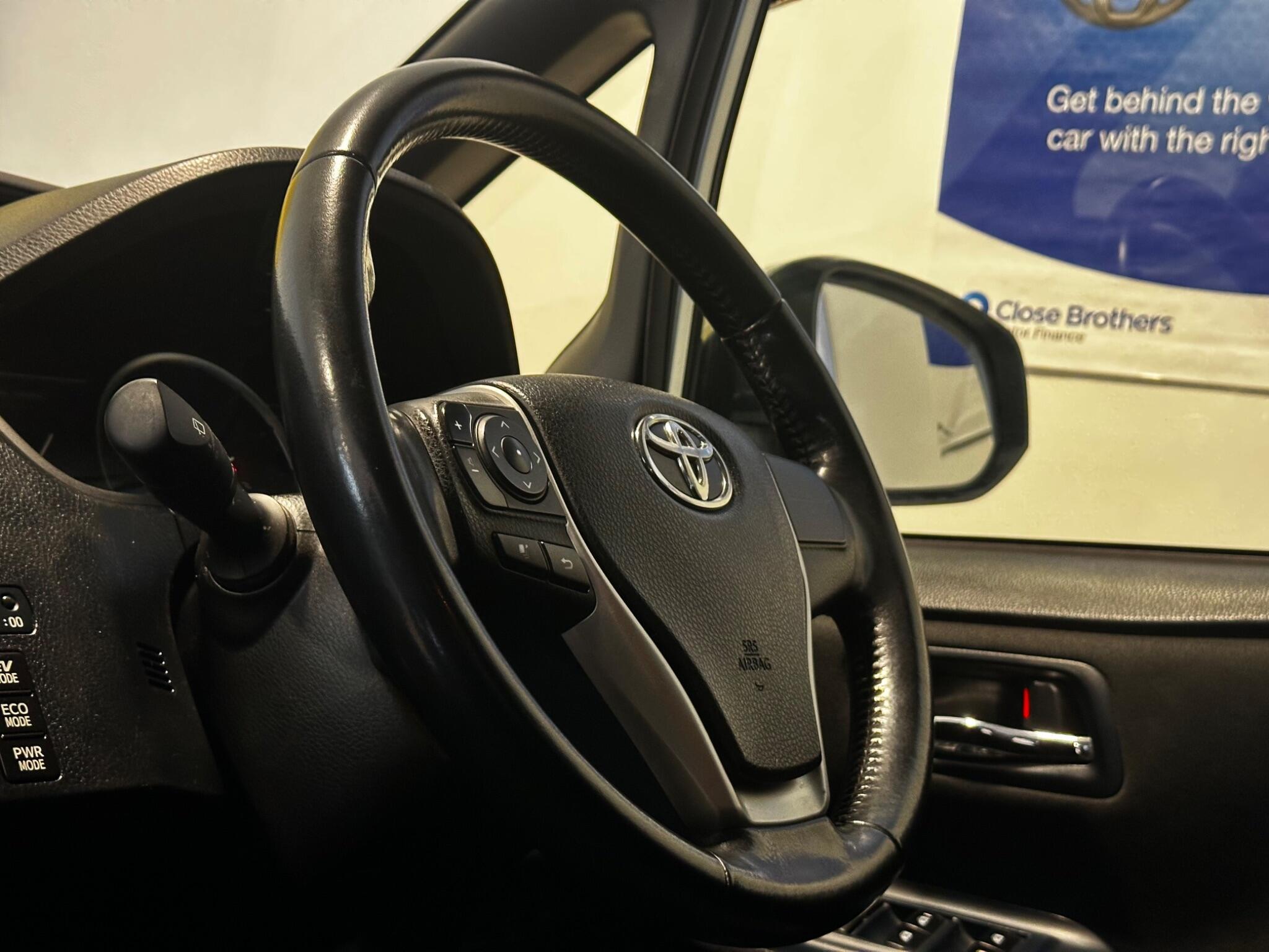 Toyota Noah - Image 24