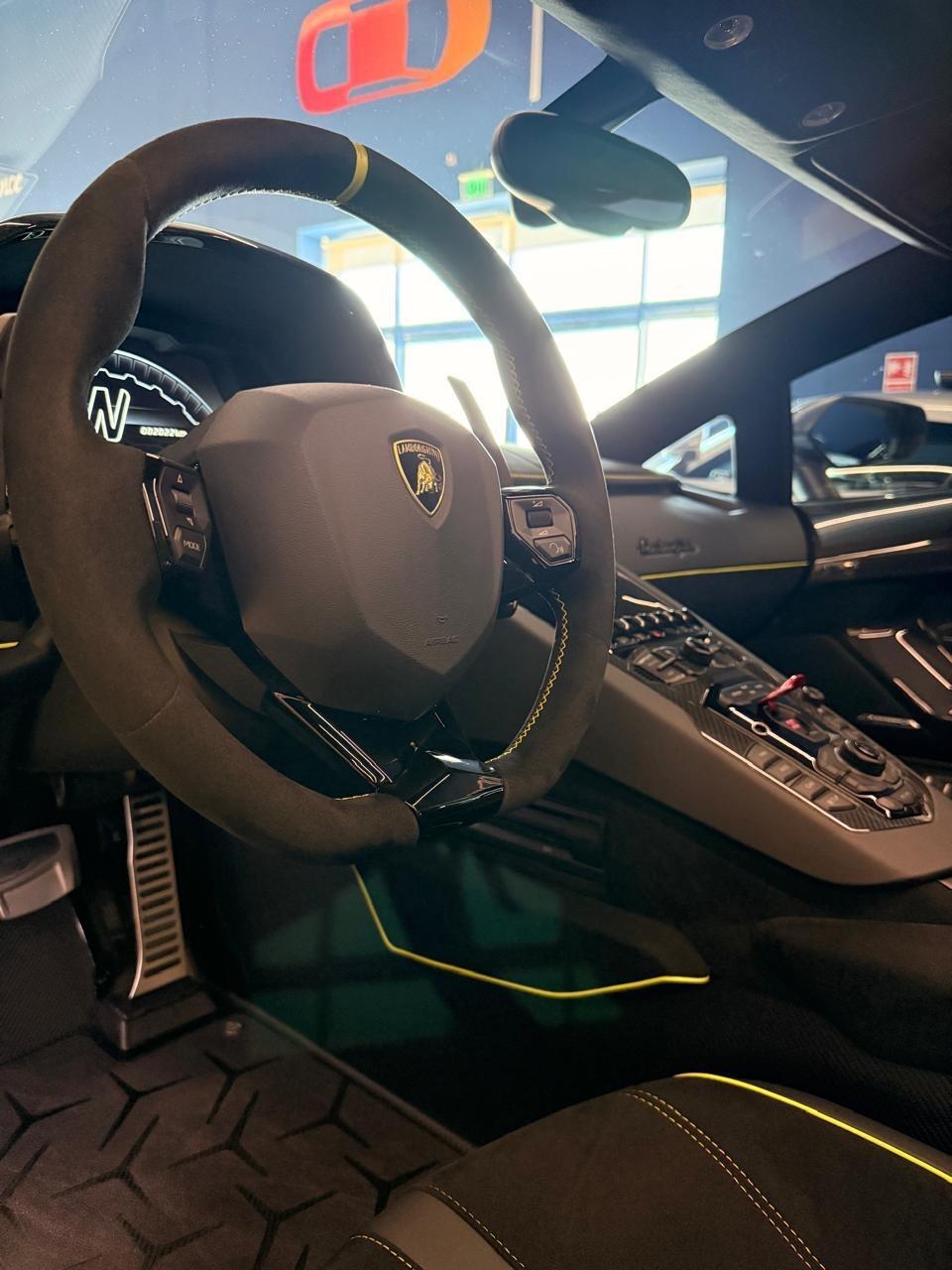 Lamborghini Aventador - Image 6