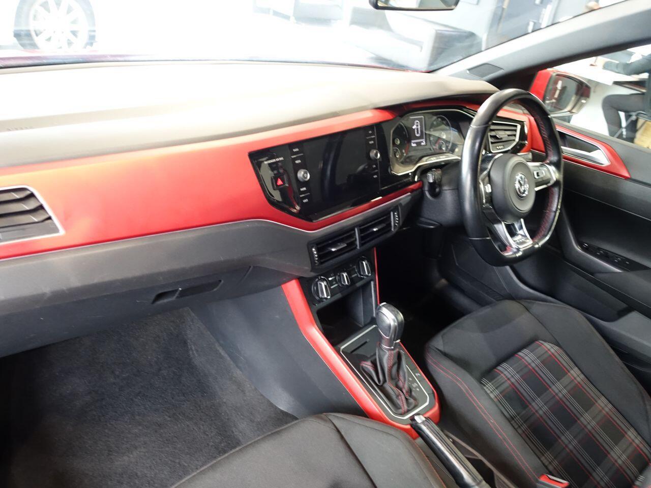 Volkswagen Polo - Image 11