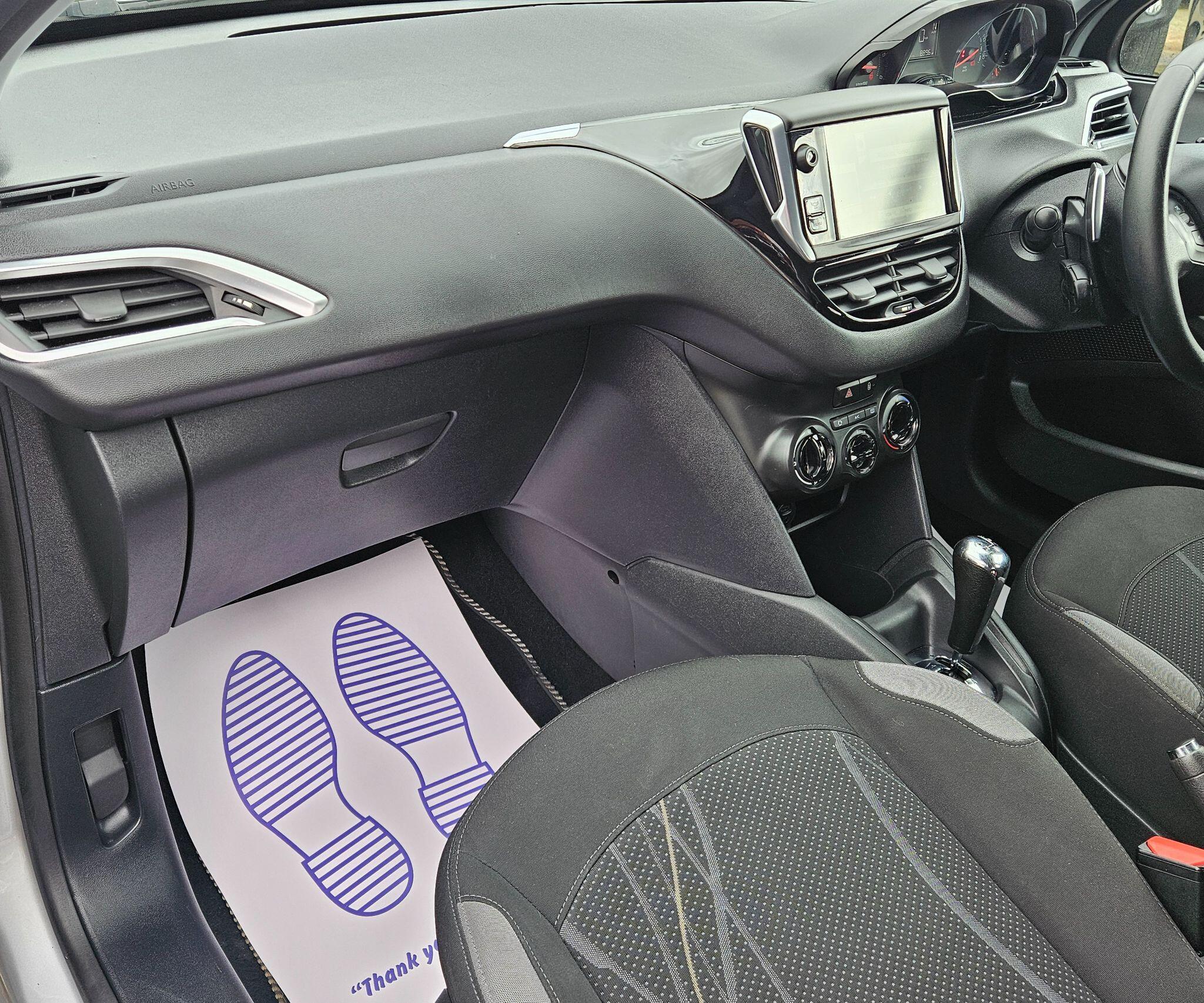 Peugeot 208 - Image 48