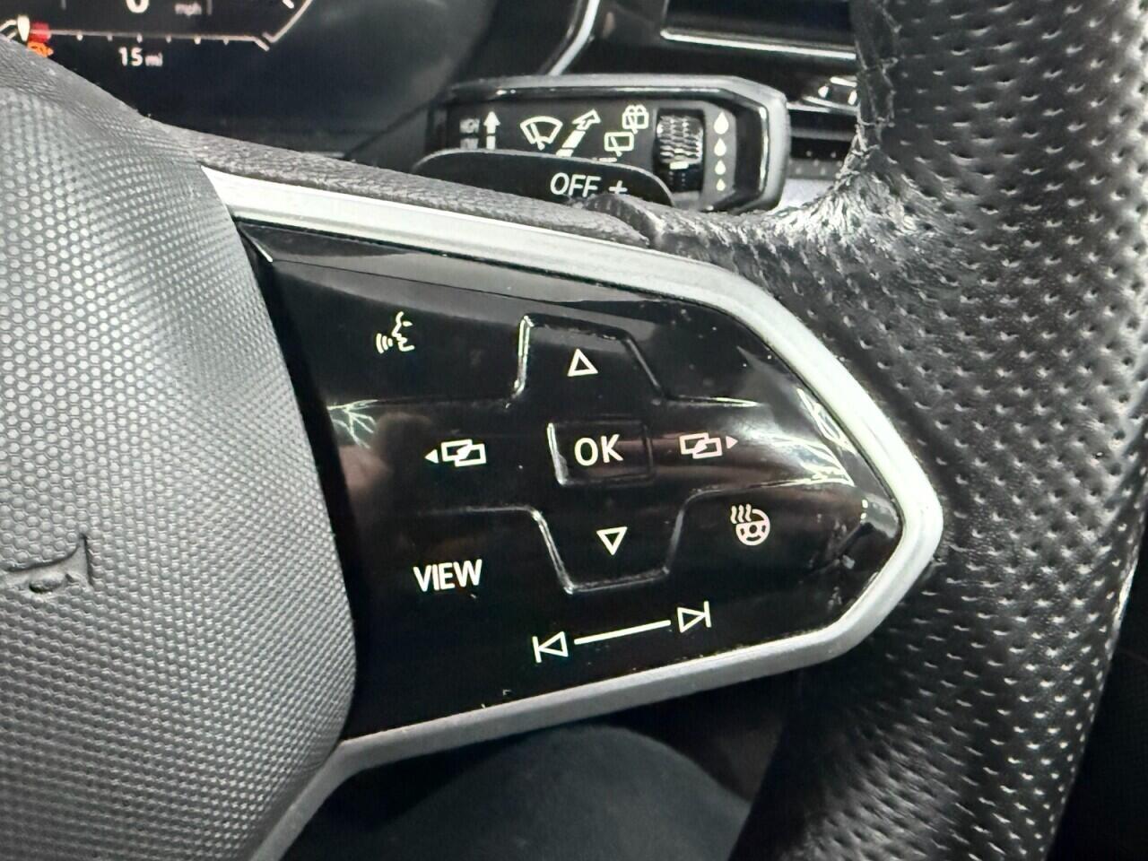 Volkswagen Touareg - Image 21