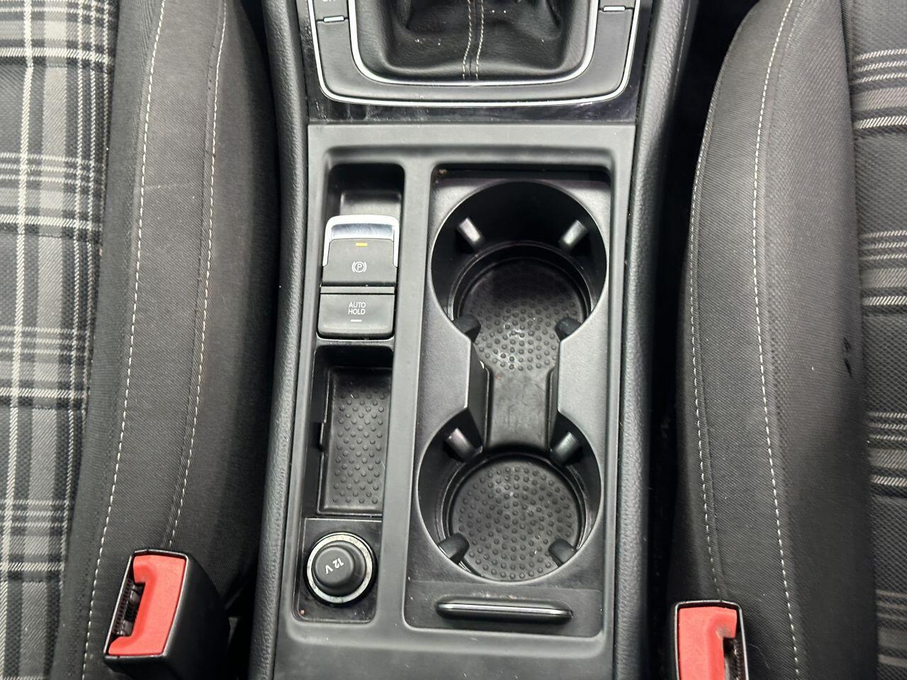 Volkswagen Golf - Image 20