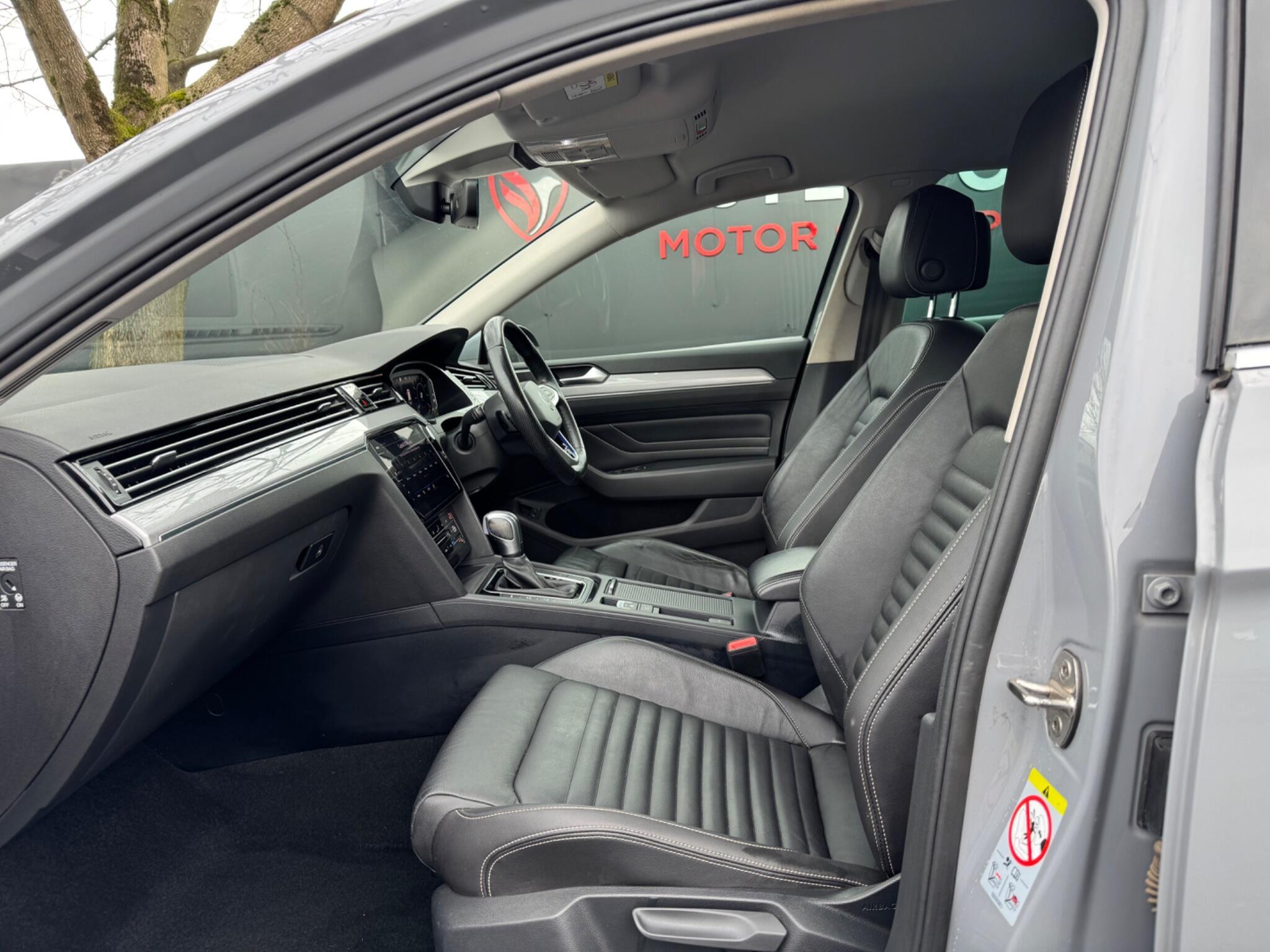 Volkswagen Passat - Image 11