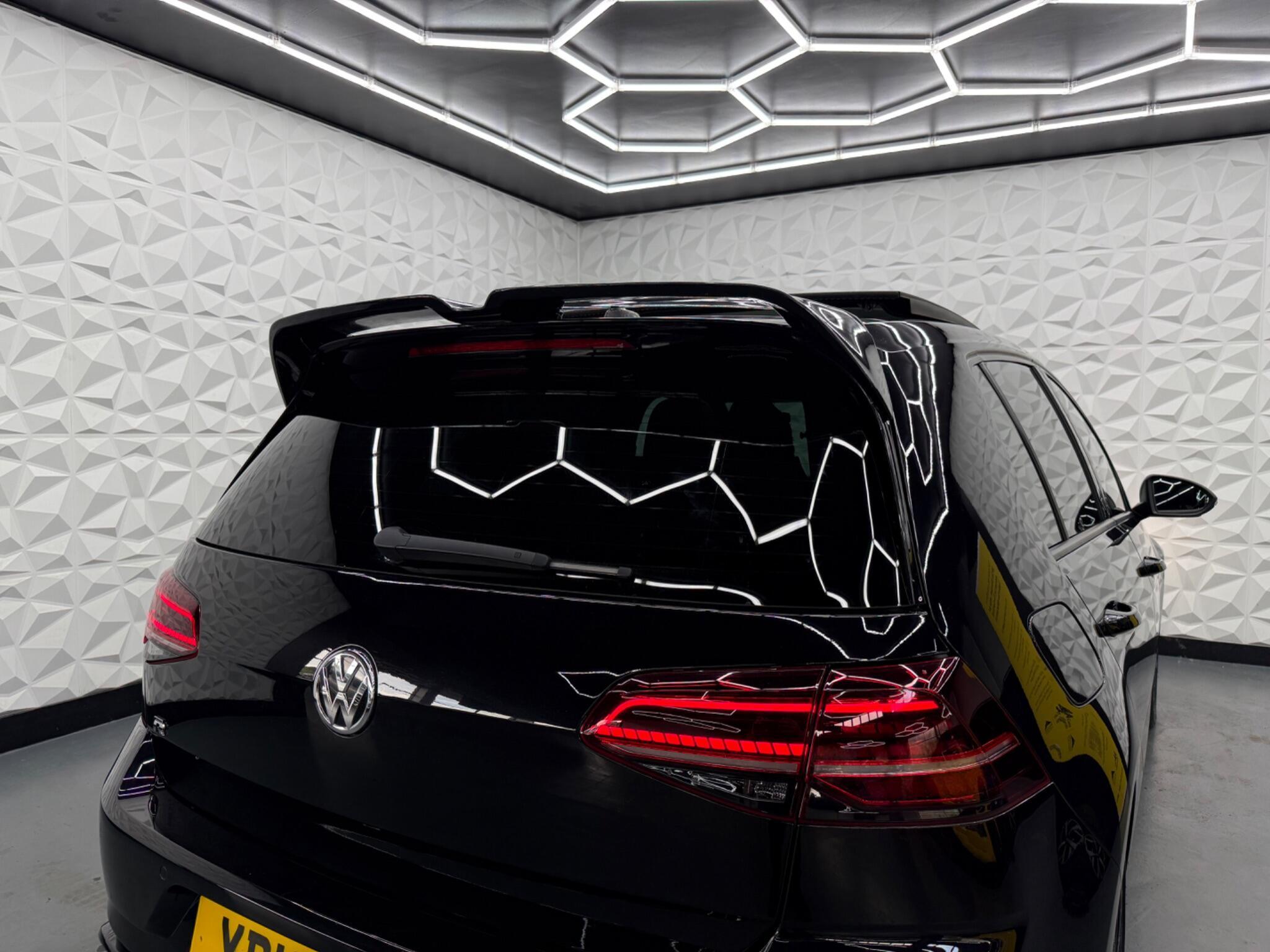 Volkswagen Golf - Image 19