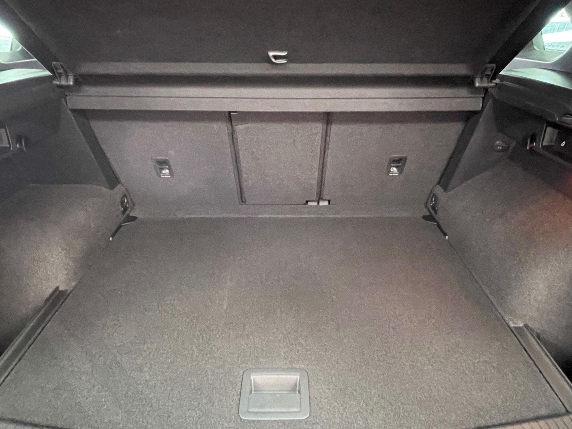 Volkswagen Tiguan - Image 18