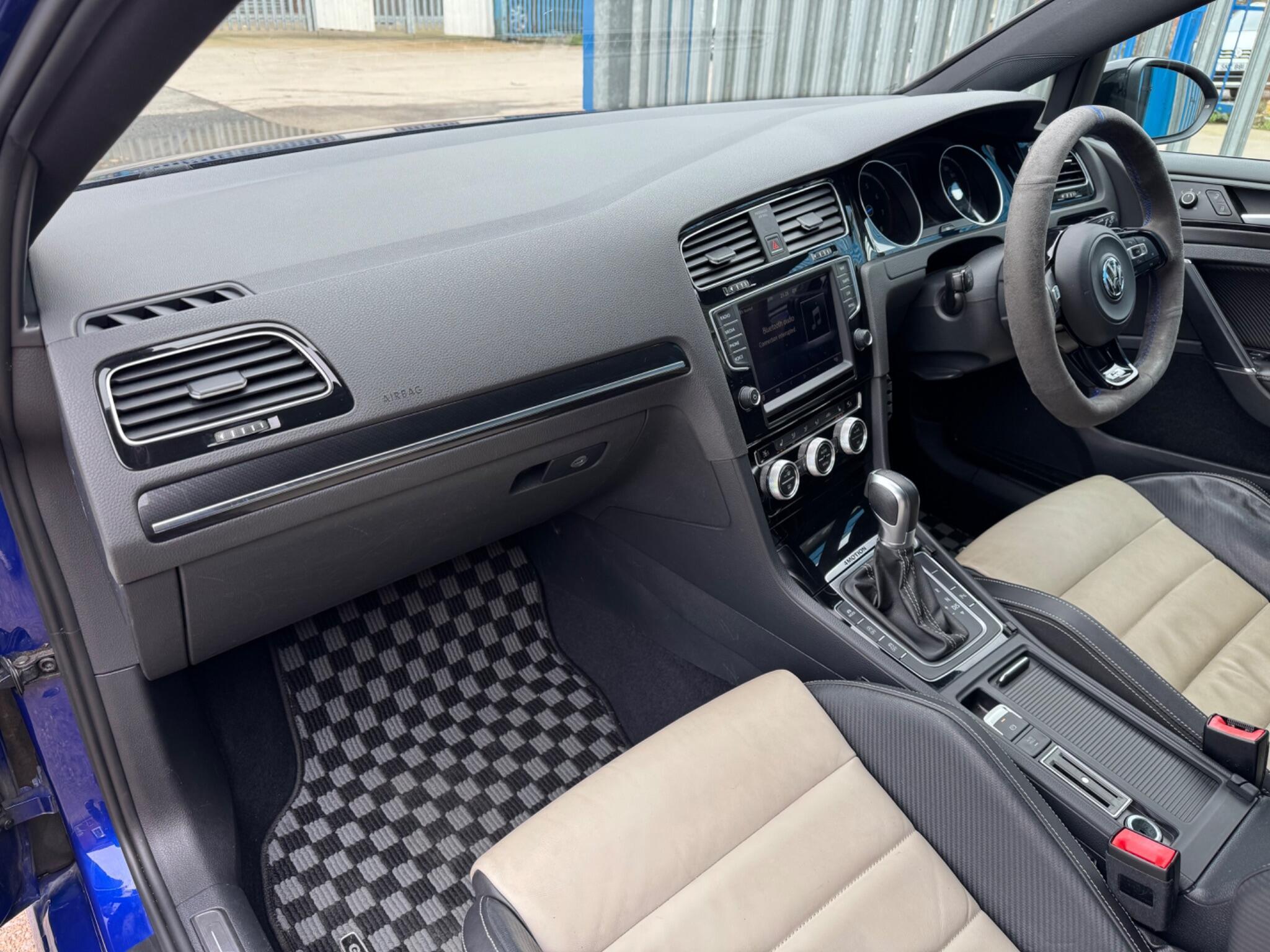 Volkswagen Golf - Image 34