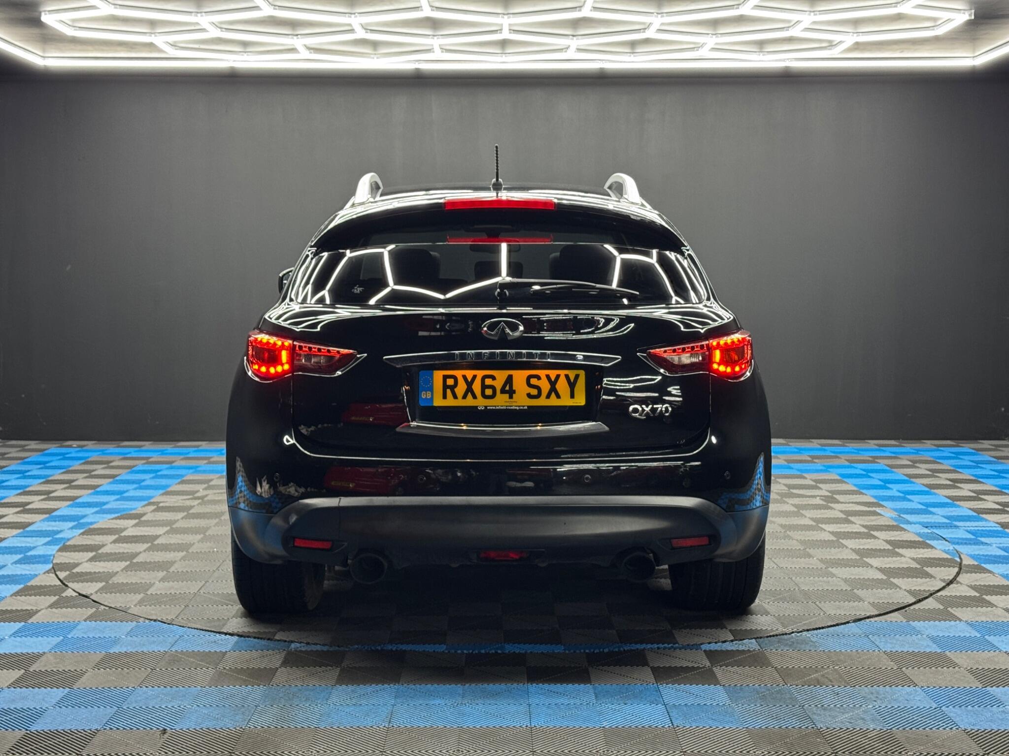 Infiniti QX70 - Image 6