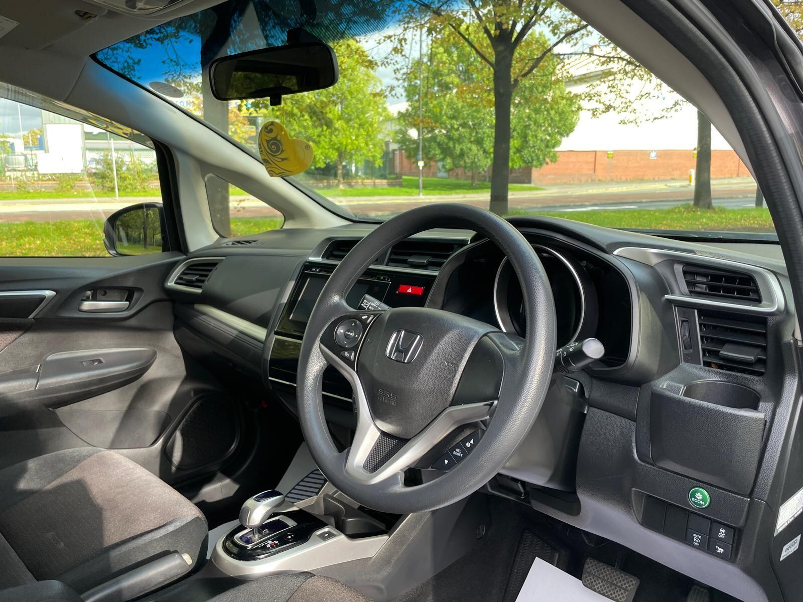 Honda FIT - Image 16