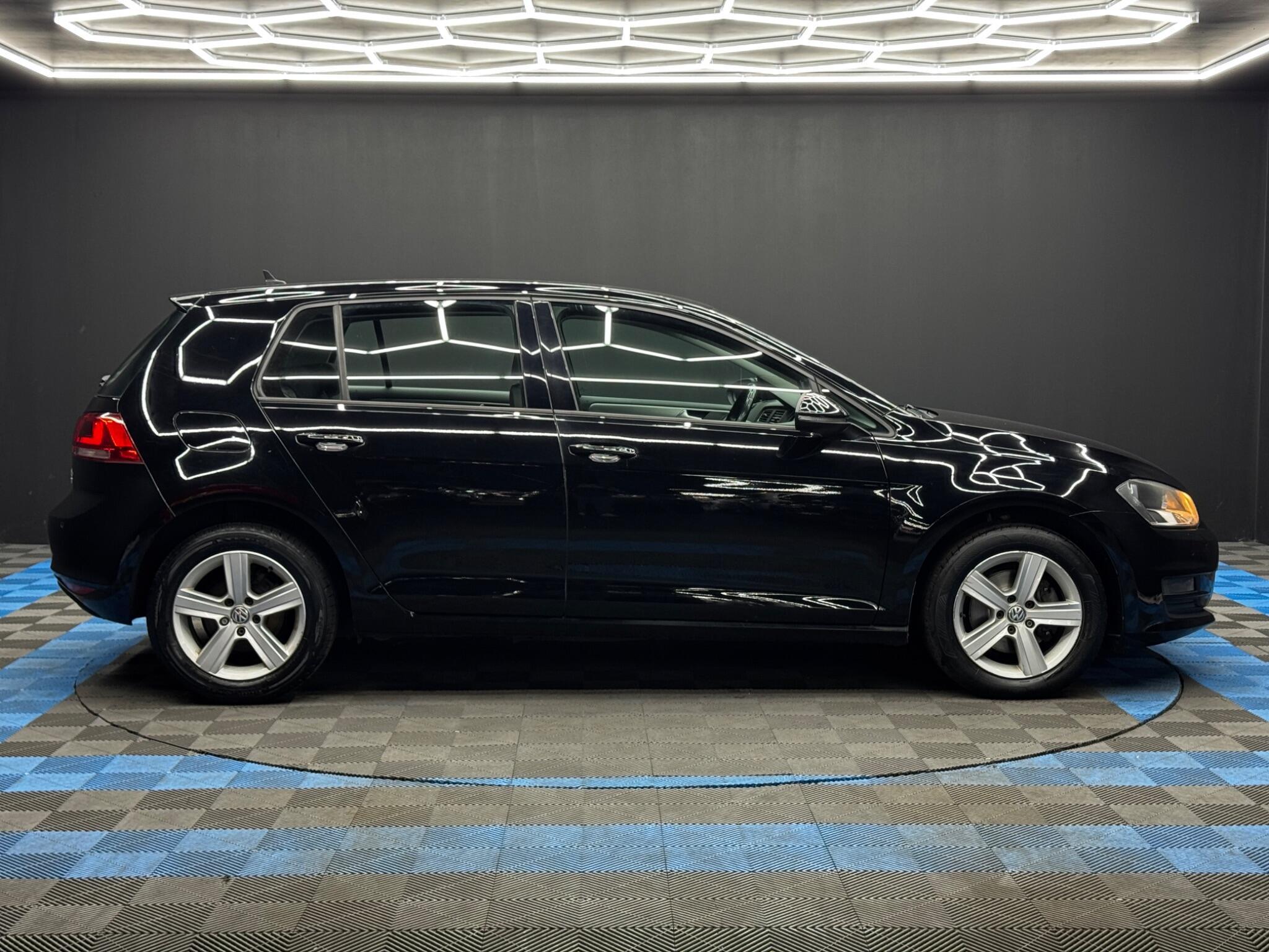 Volkswagen Golf - Image 4