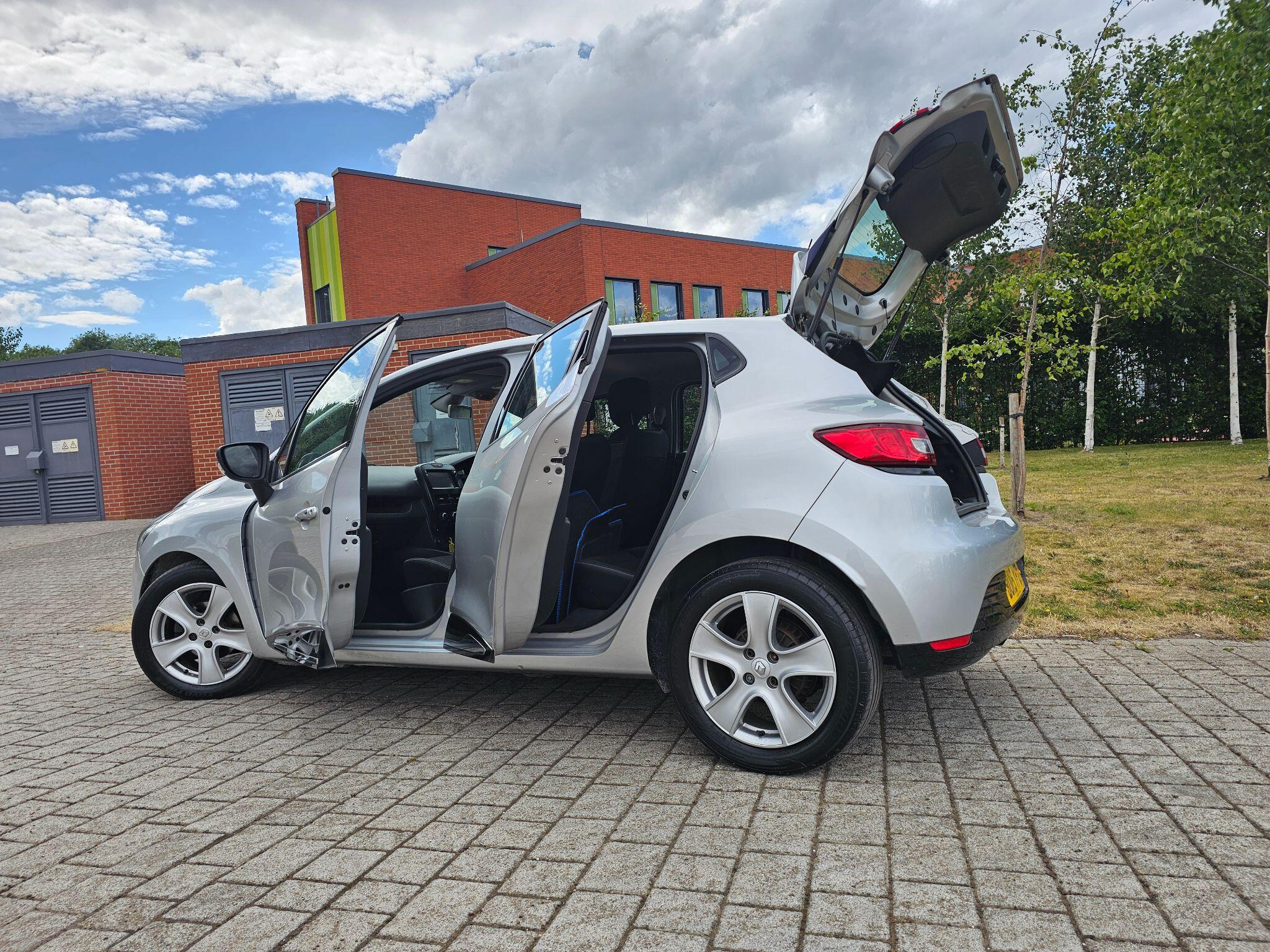 Renault Clio - Image 18