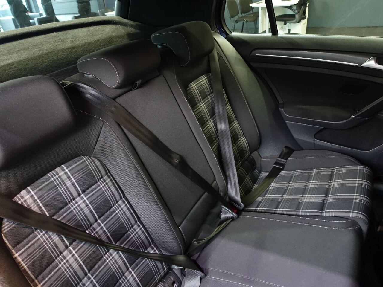 Volkswagen Golf - Image 14