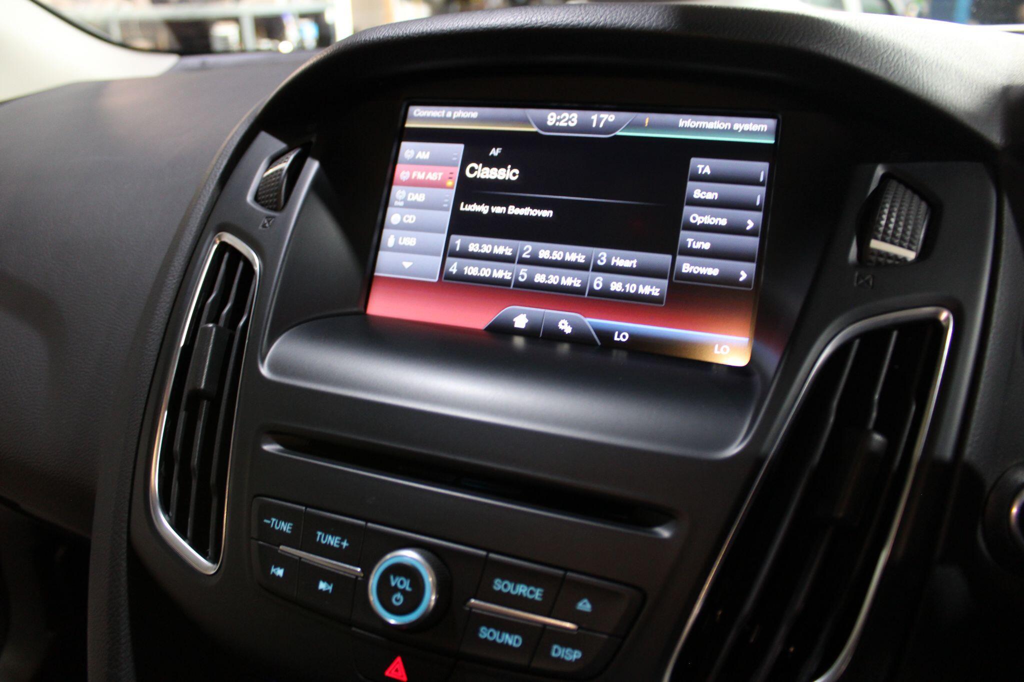 Ford Focus - Image 19