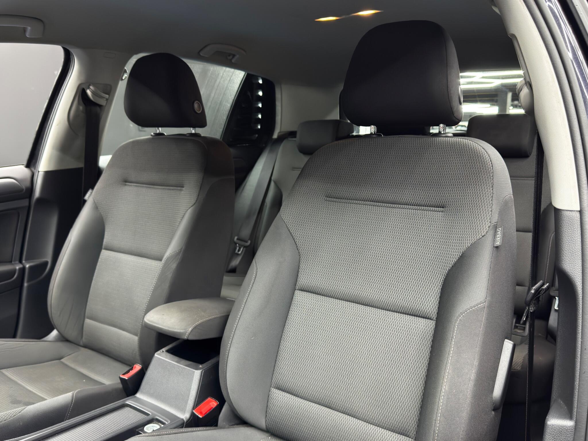 Volkswagen Golf - Image 13