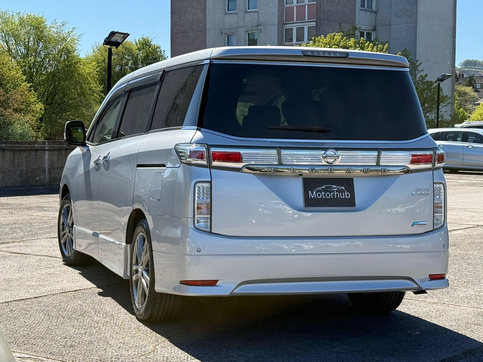 Nissan Elgrand - Image 3