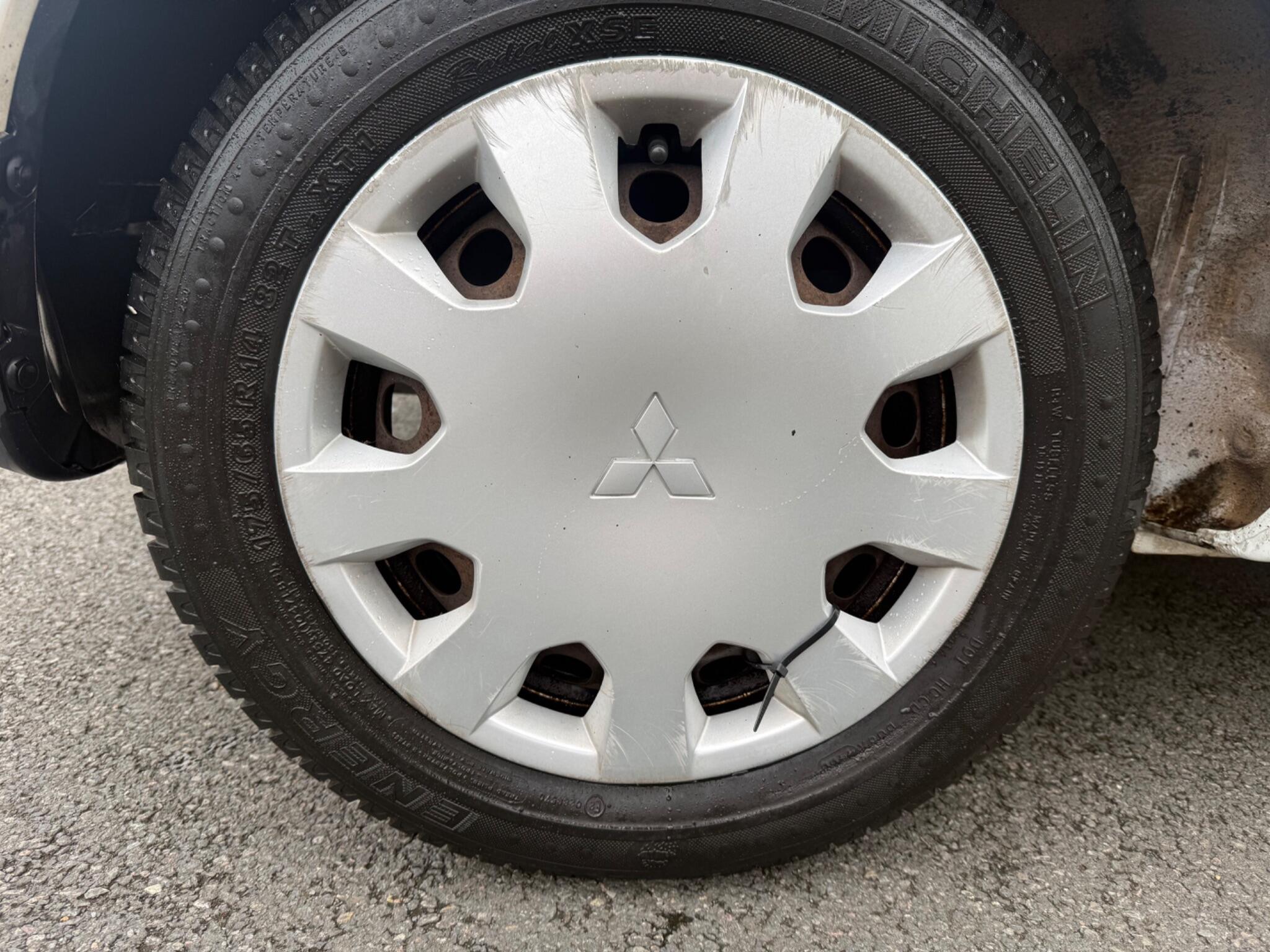 Mitsubishi Colt - Image 9
