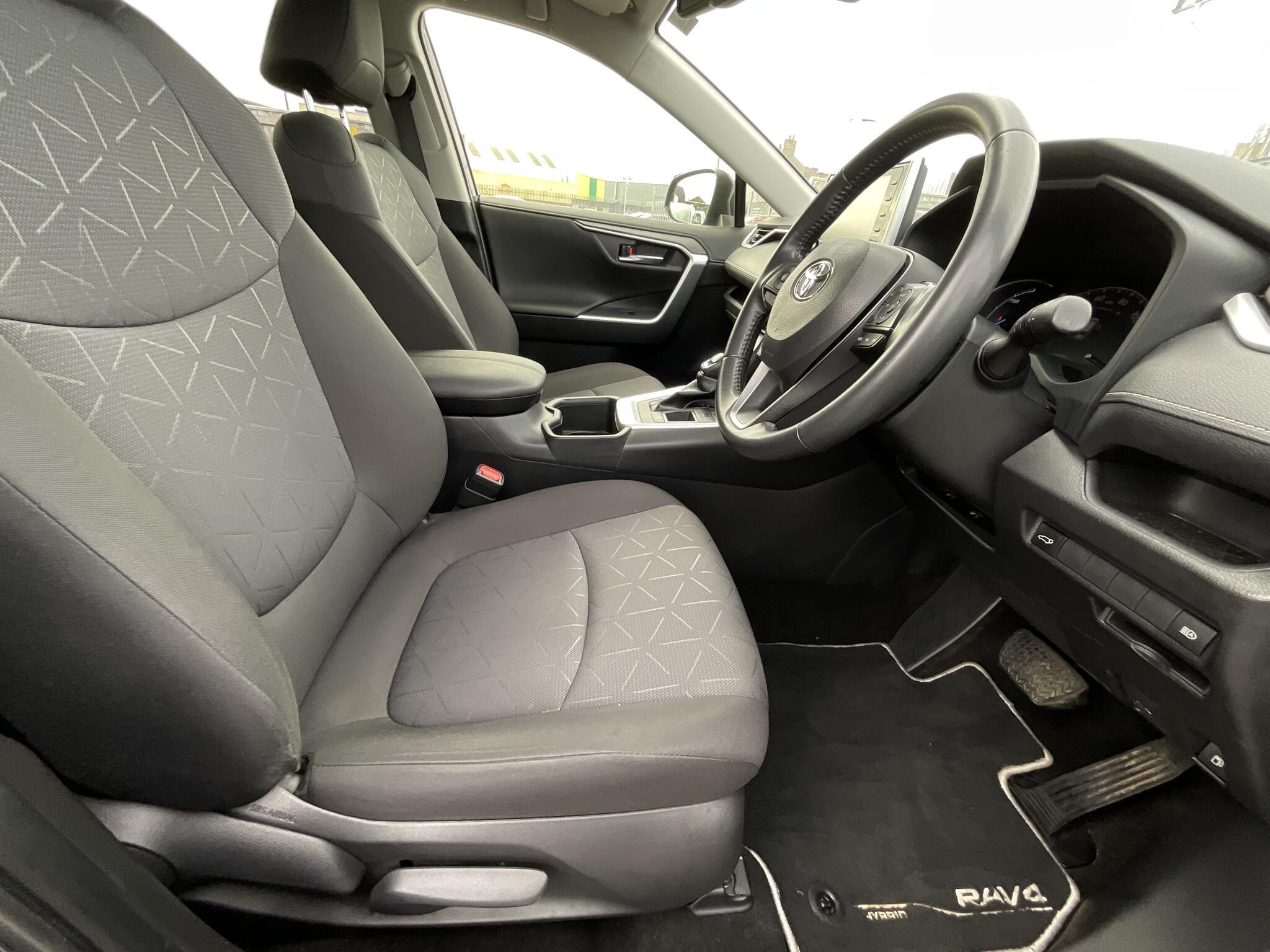 Toyota RAV4 - Image 9