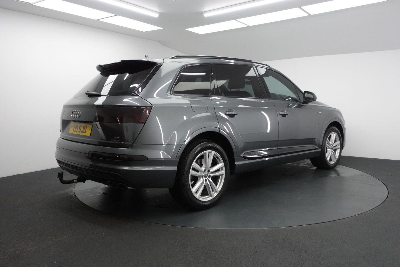 Audi Q7 - Image 12