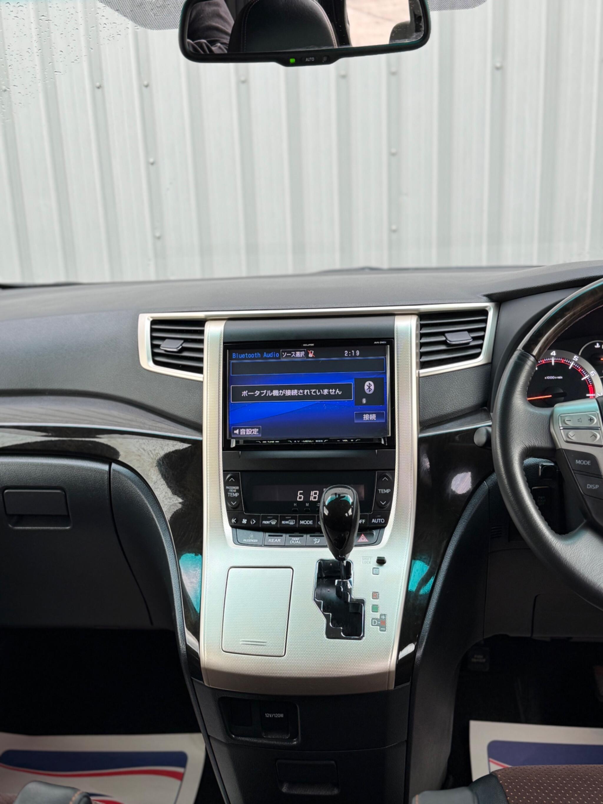 Toyota Alphard - Image 36