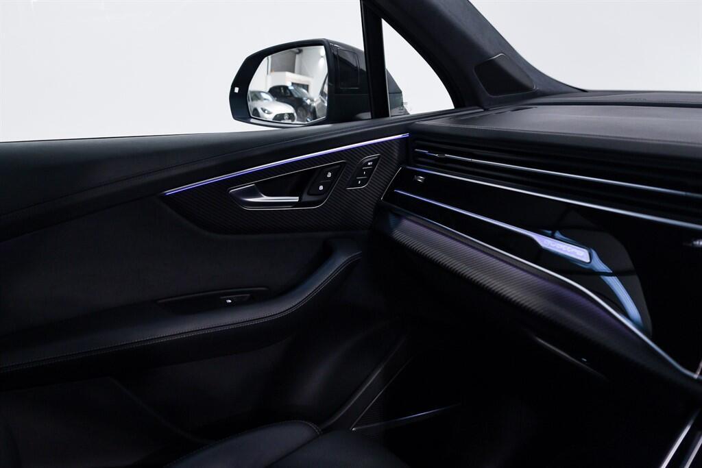 Audi SQ7 - Image 27