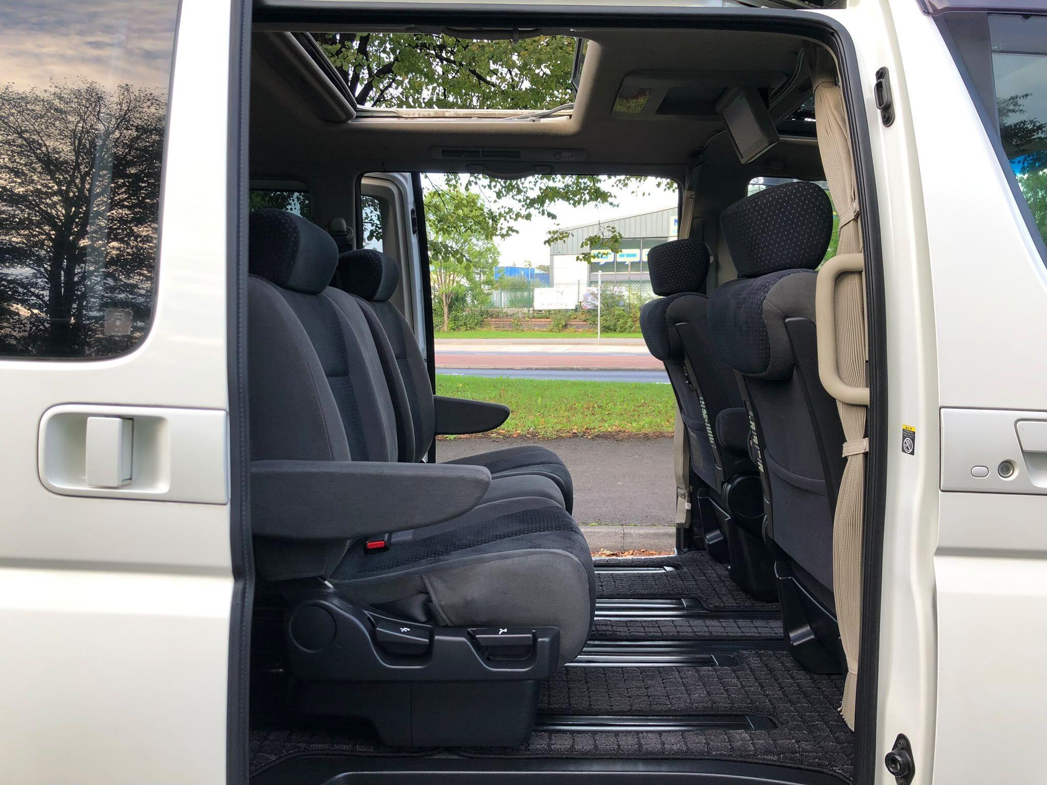 Nissan Elgrand - Image 20