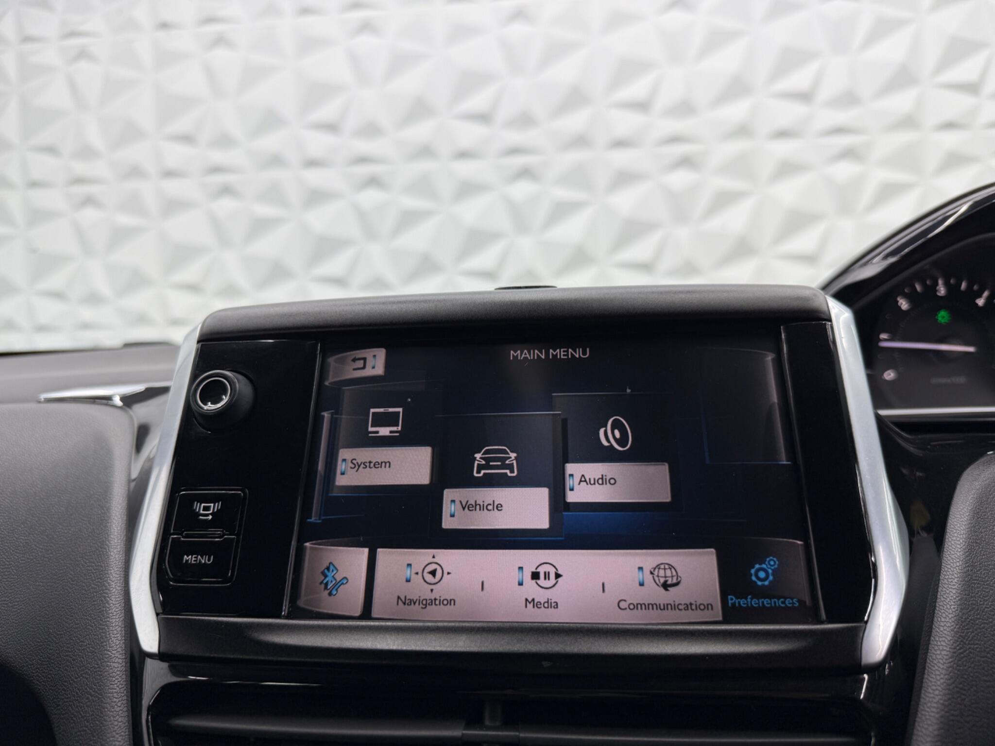 Peugeot 208 - Image 42